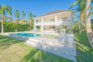 Alquiler Vacacional - Modern Villa w Golf and Lake View in Beach Resort