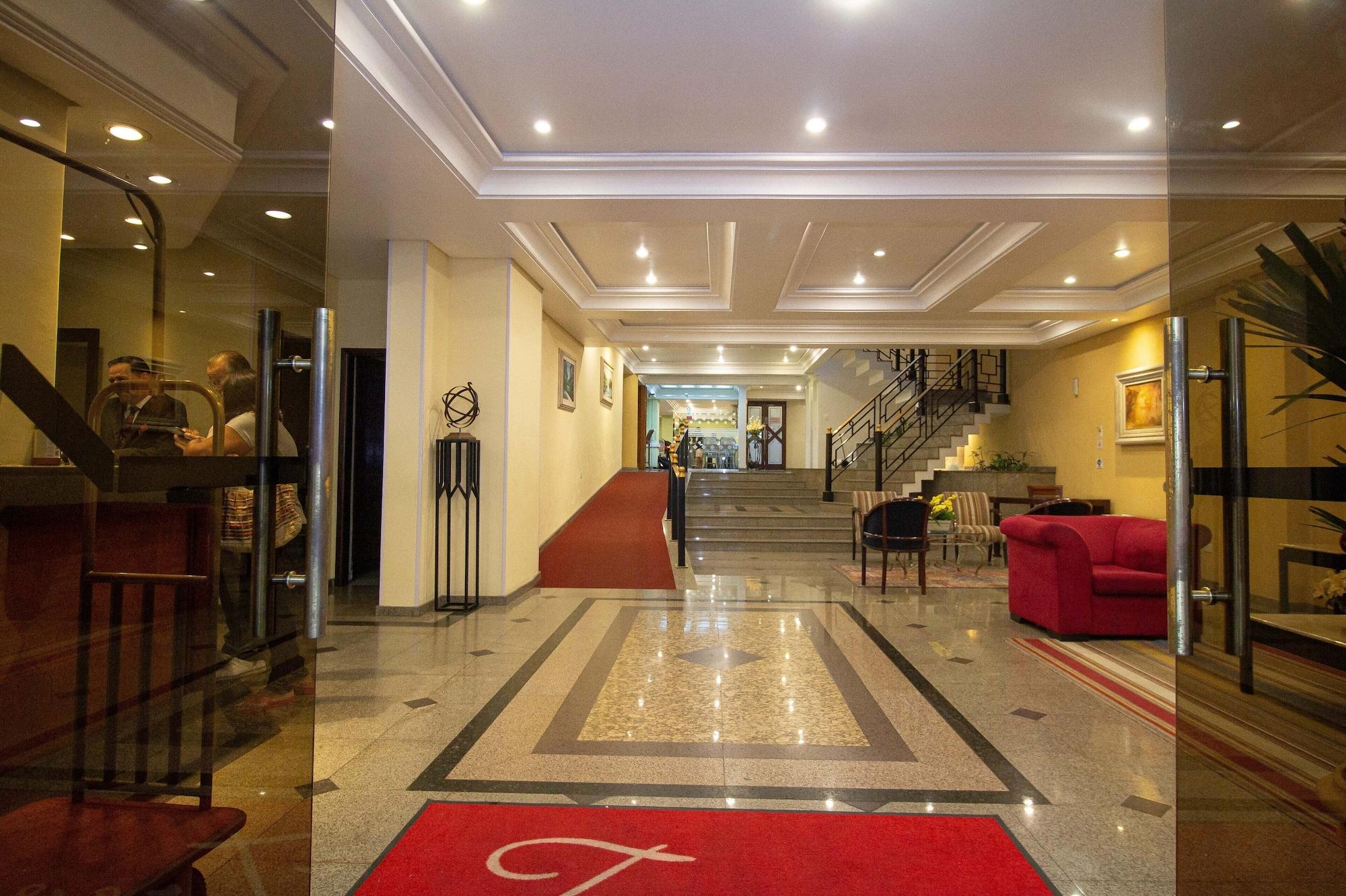 Varios Trevi Hotel & Business