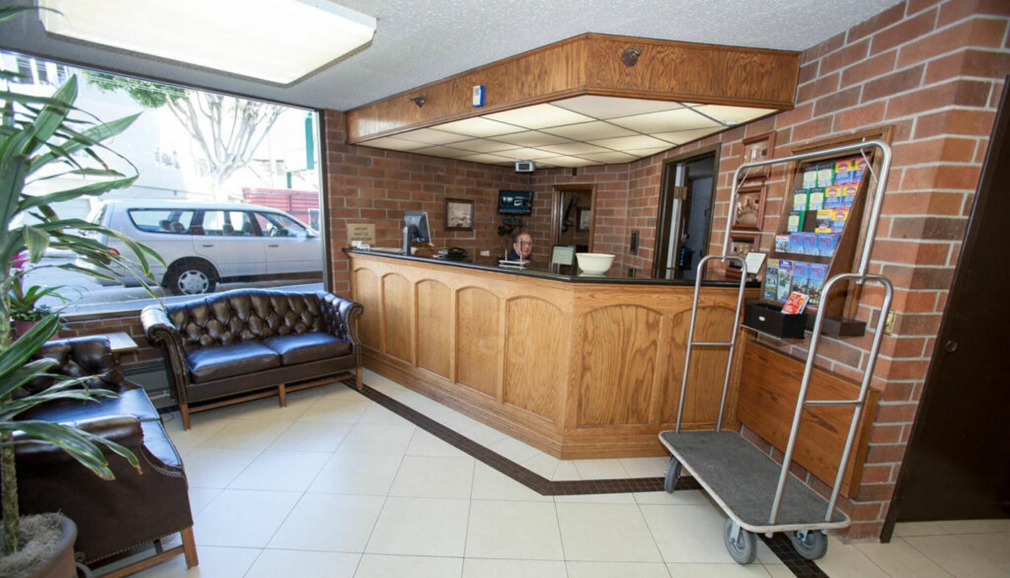 Vista Lobby Columbus Motor Inn