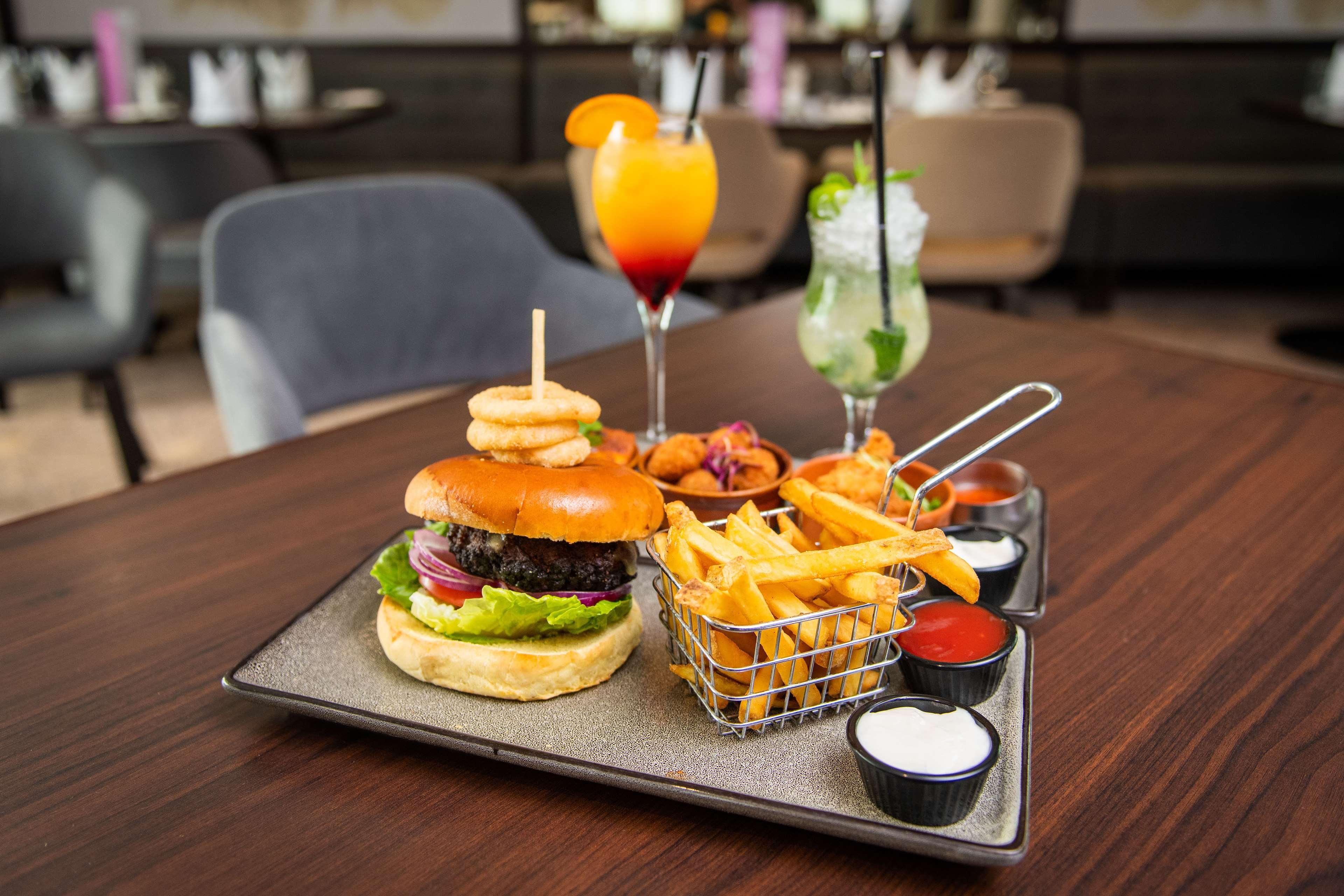 Restaurant DoubleTree by Hilton London Heathrow Airport