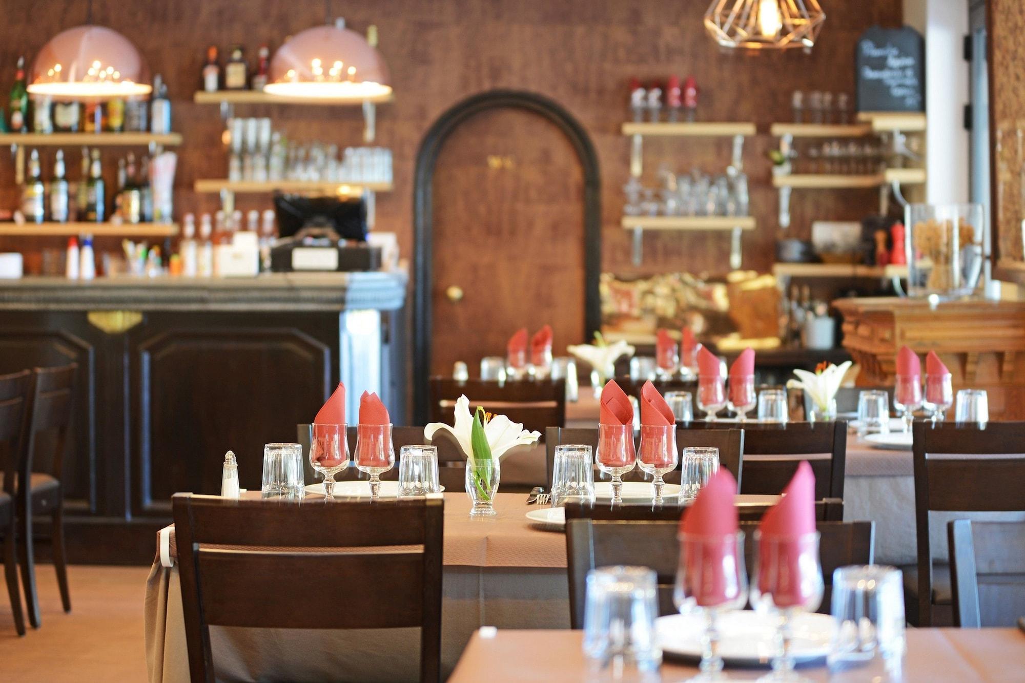 Bar/Salón Christophe Colomb