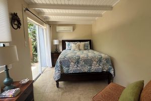 Alquiler Vacacional - Private Pool overlooking ocean, large deck on Estate Property. Great Privacy.