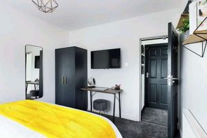 Alquiler Vacacional - Modern Maisonette ideal for larger groups, families and contractors.