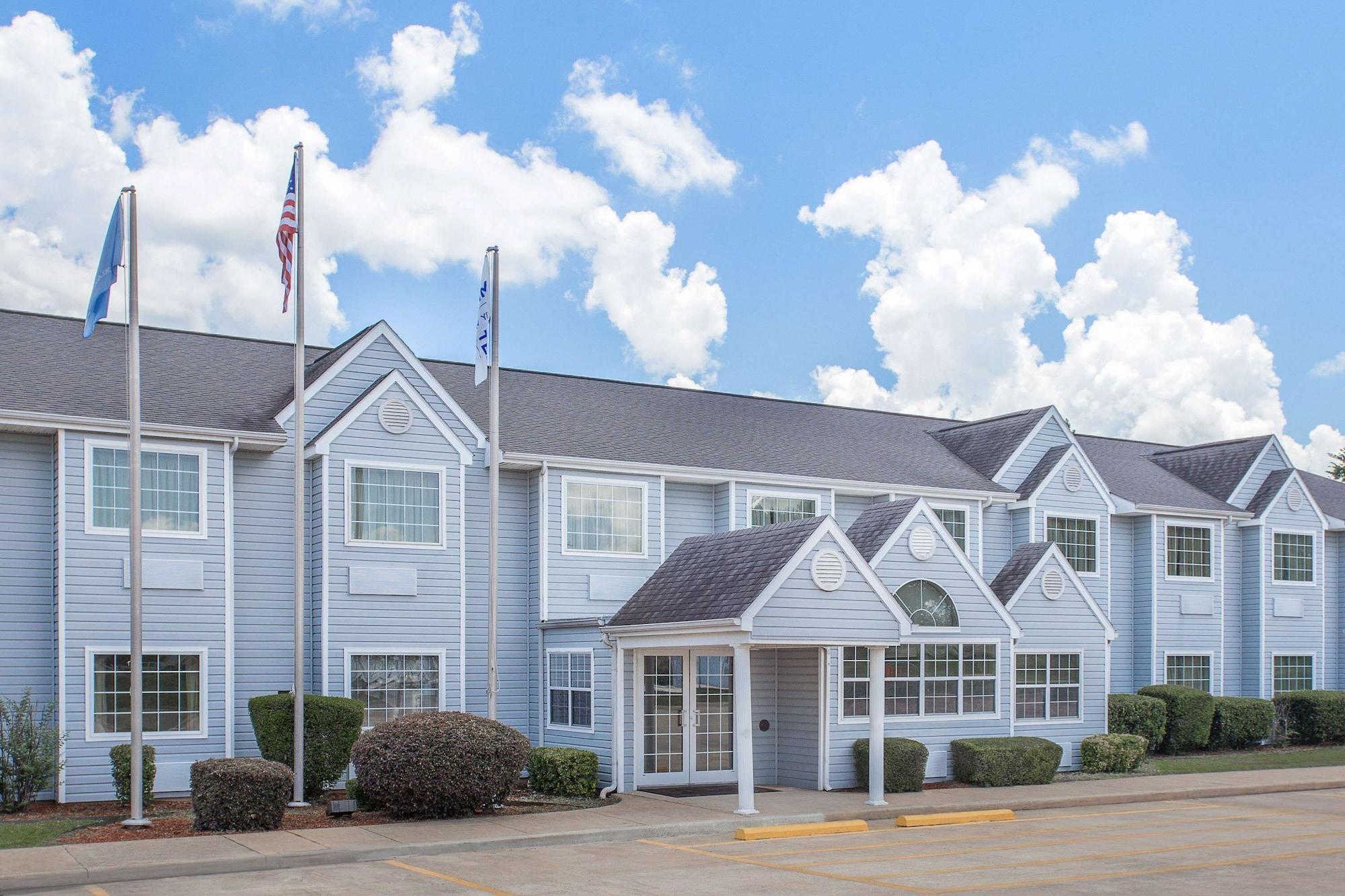 Varios Microtel Inn by Wyndham Broken Bow