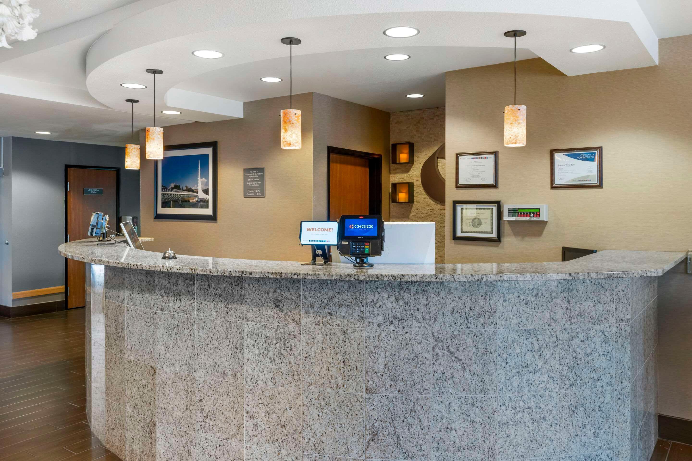 Vista Lobby Comfort Suites Redding - Shasta Lake