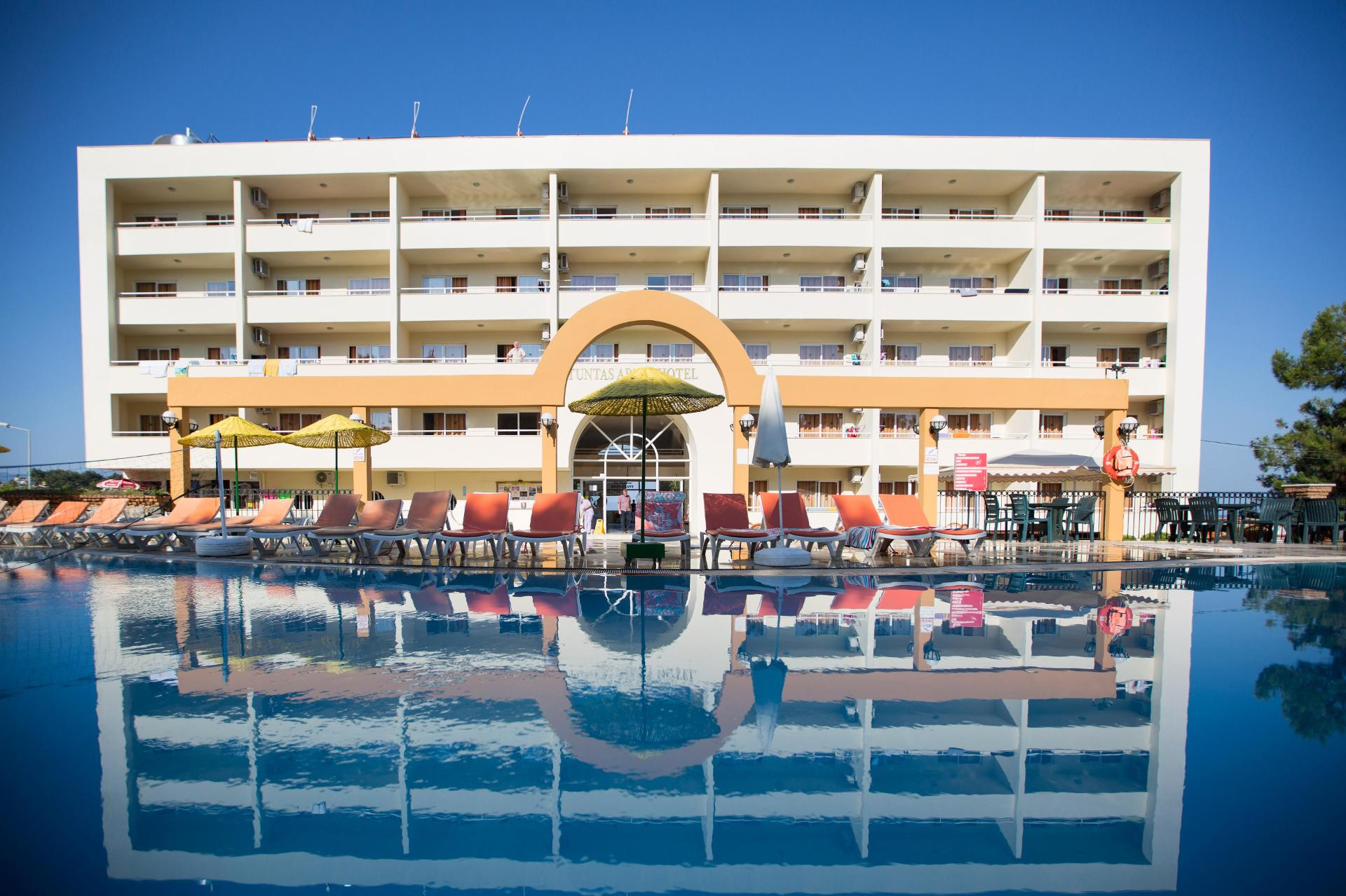 Vista Exterior Tuntas Family Suites Kusadasi