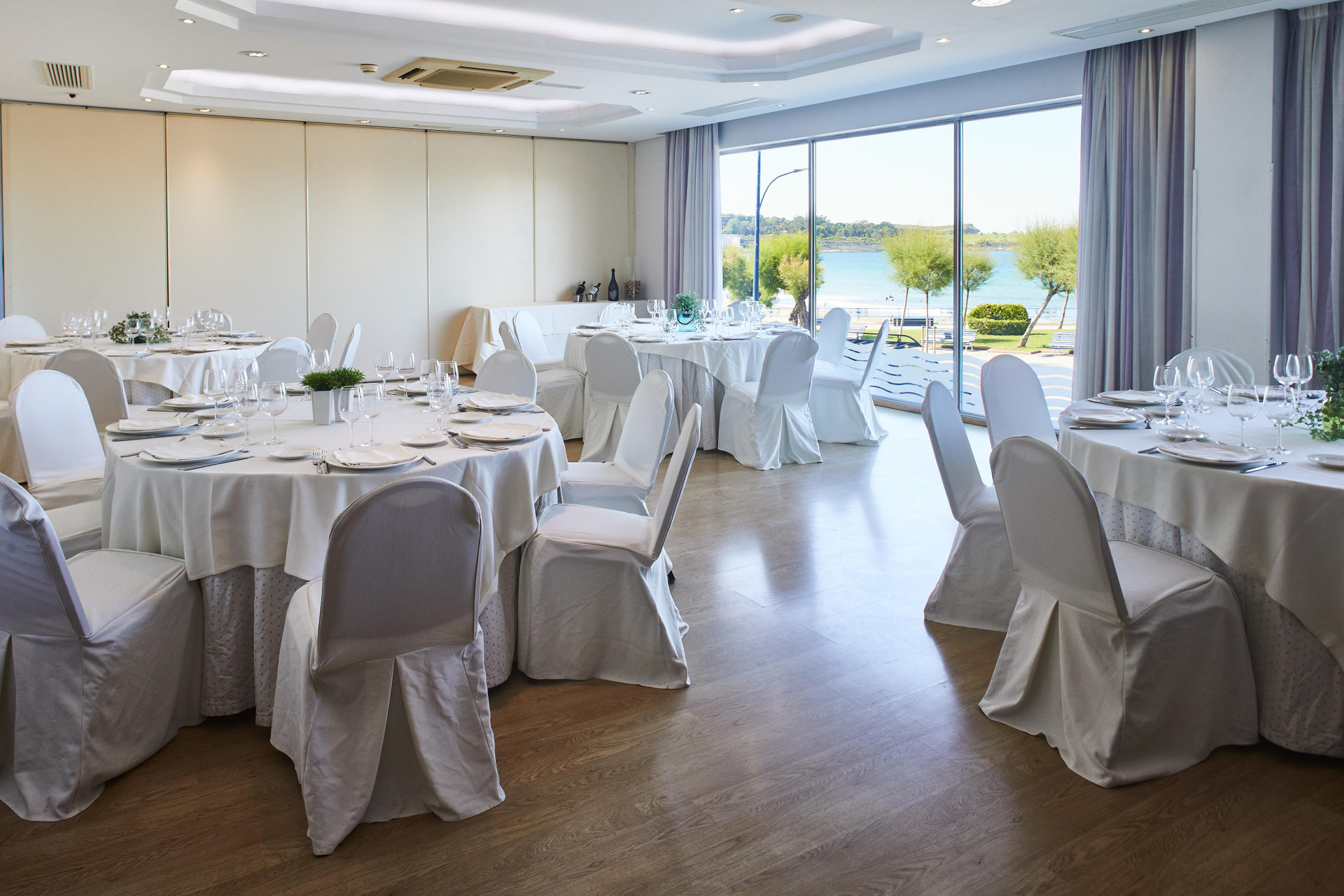 Vista Exterior Hotel Silken Rio Santander