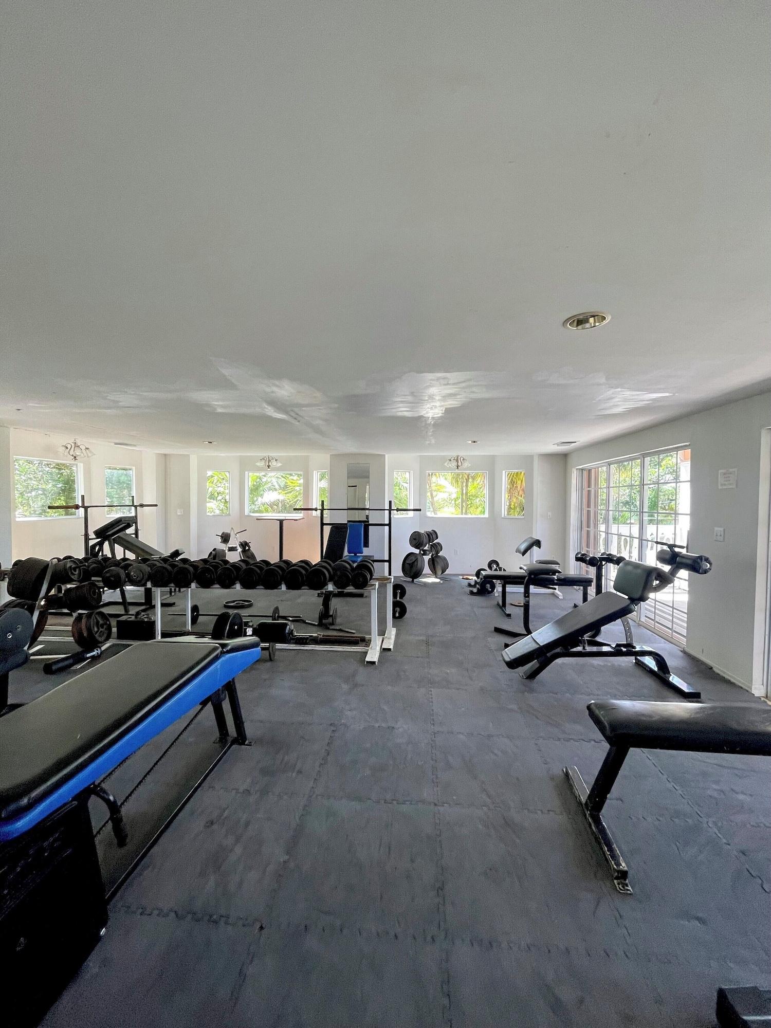 Gimnasio Coconut Cove Resort and Marina