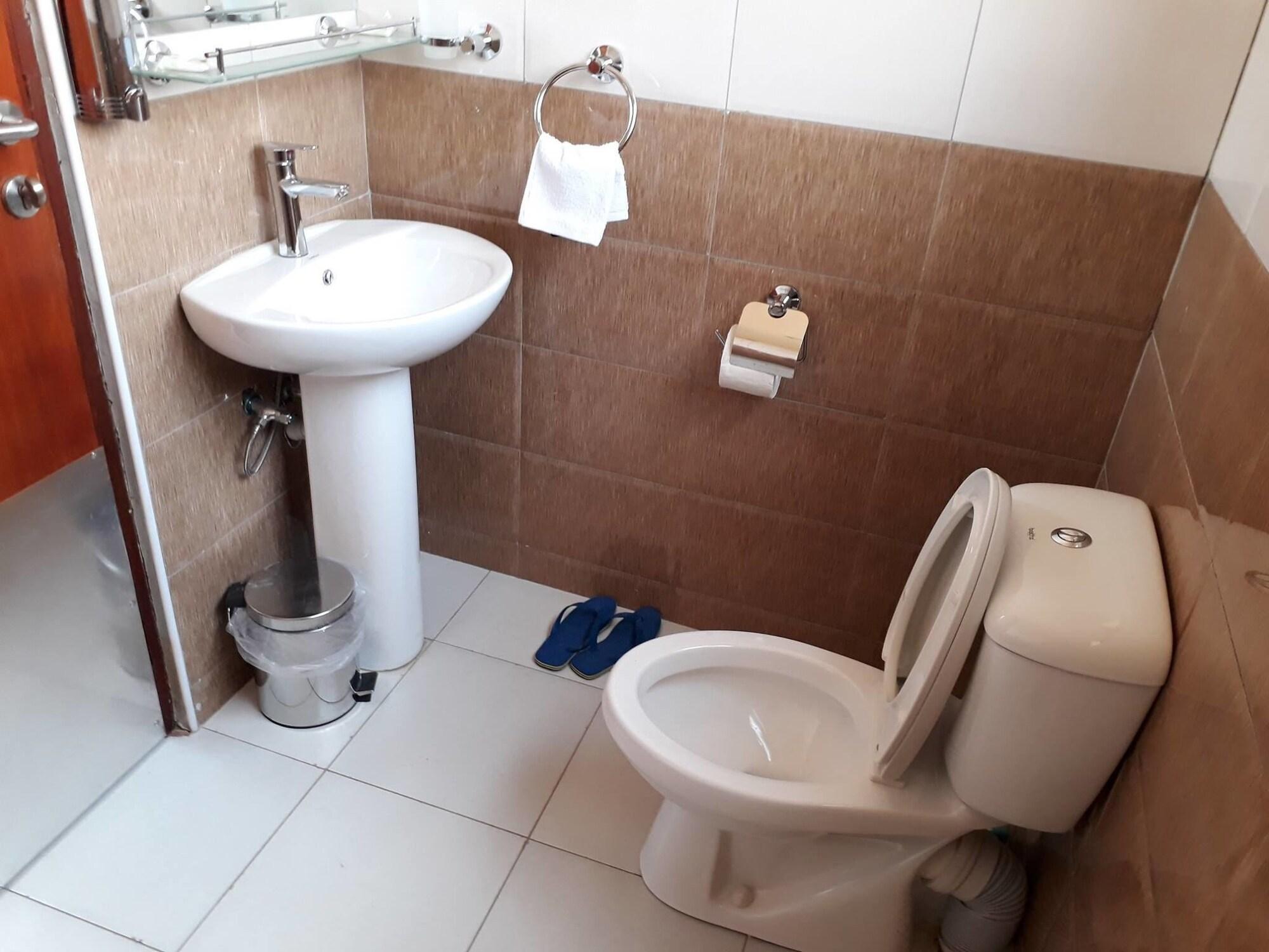Equipamiento de Habitación Namugongo Hotel