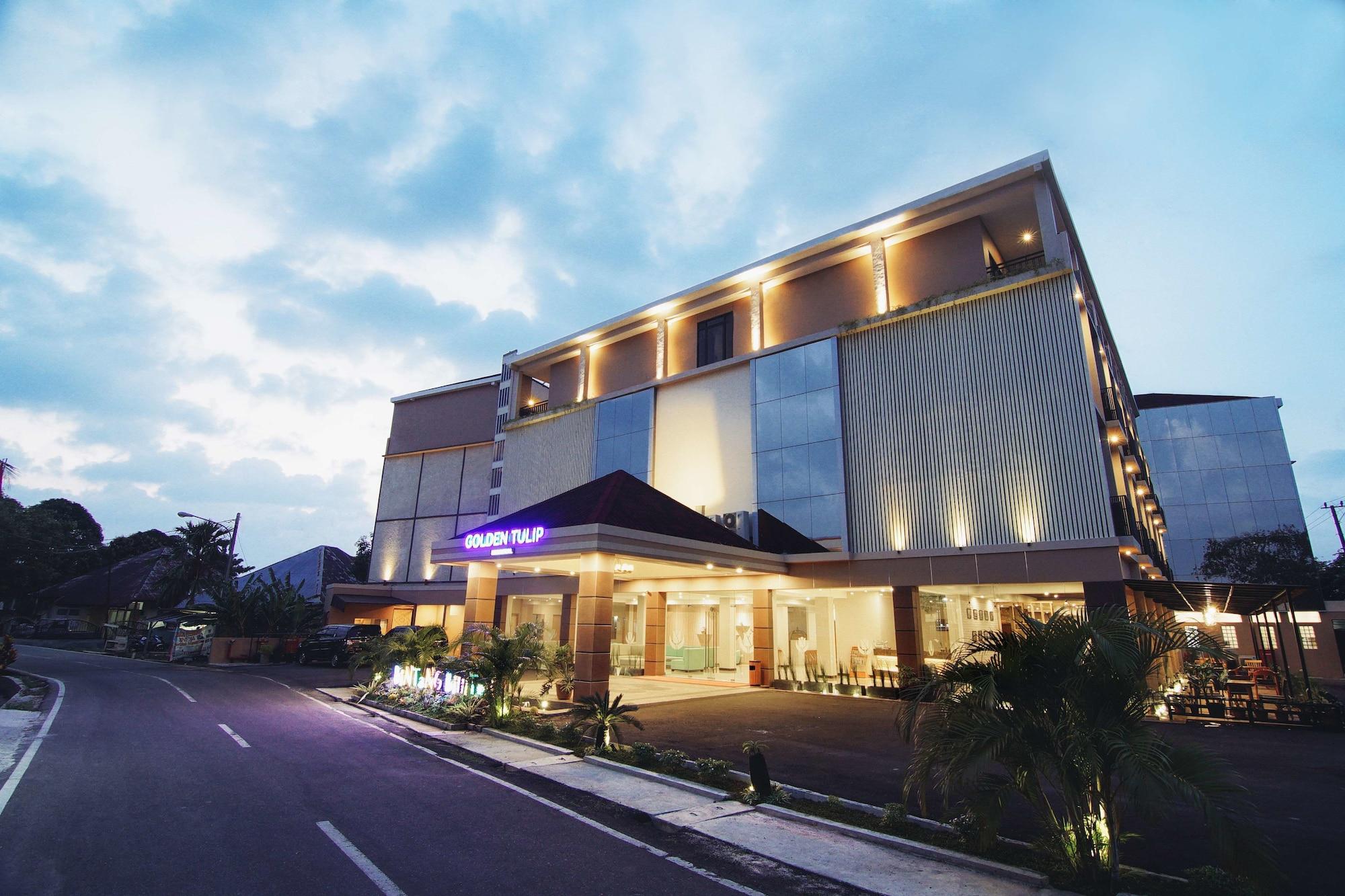 Vista Exterior Golden Tulip Belitung