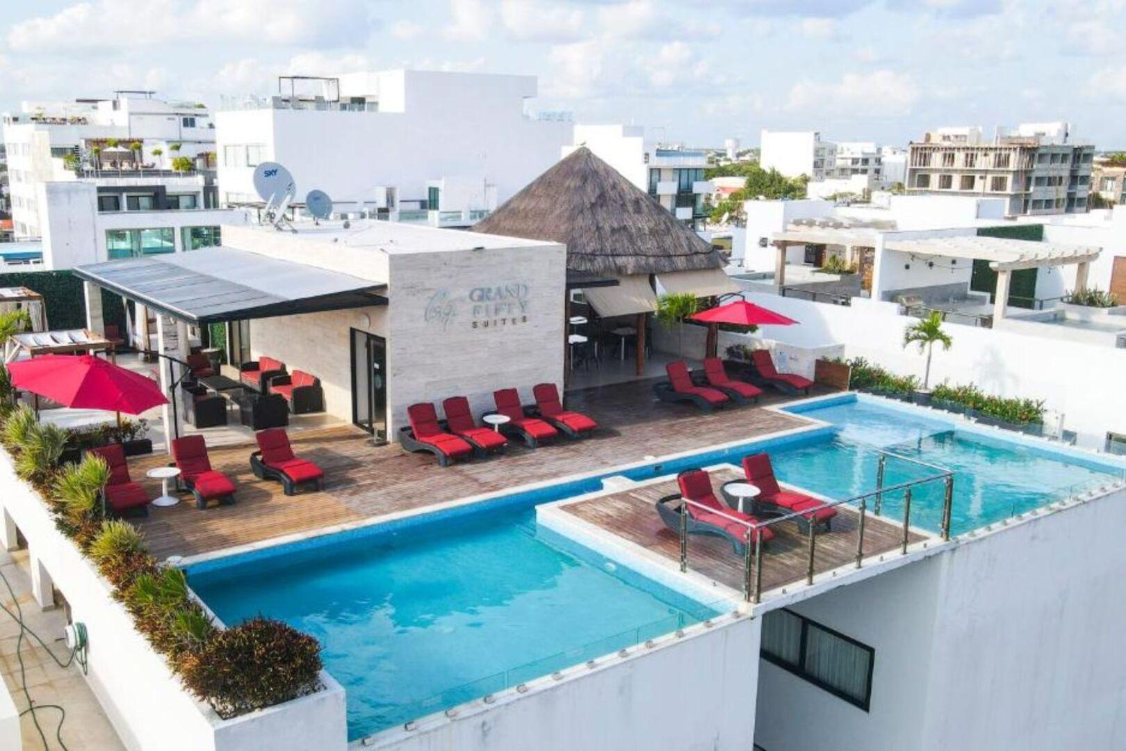 Vista Piscina Grand Fifty Suites