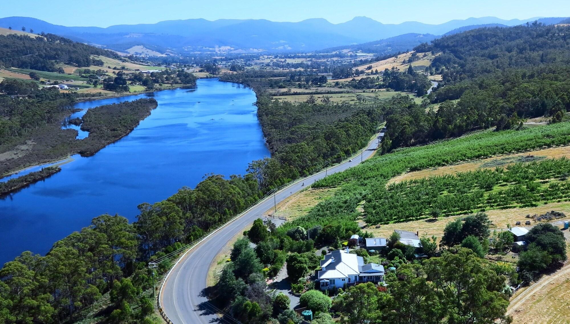 Varios Hillside Bed & Breakfast