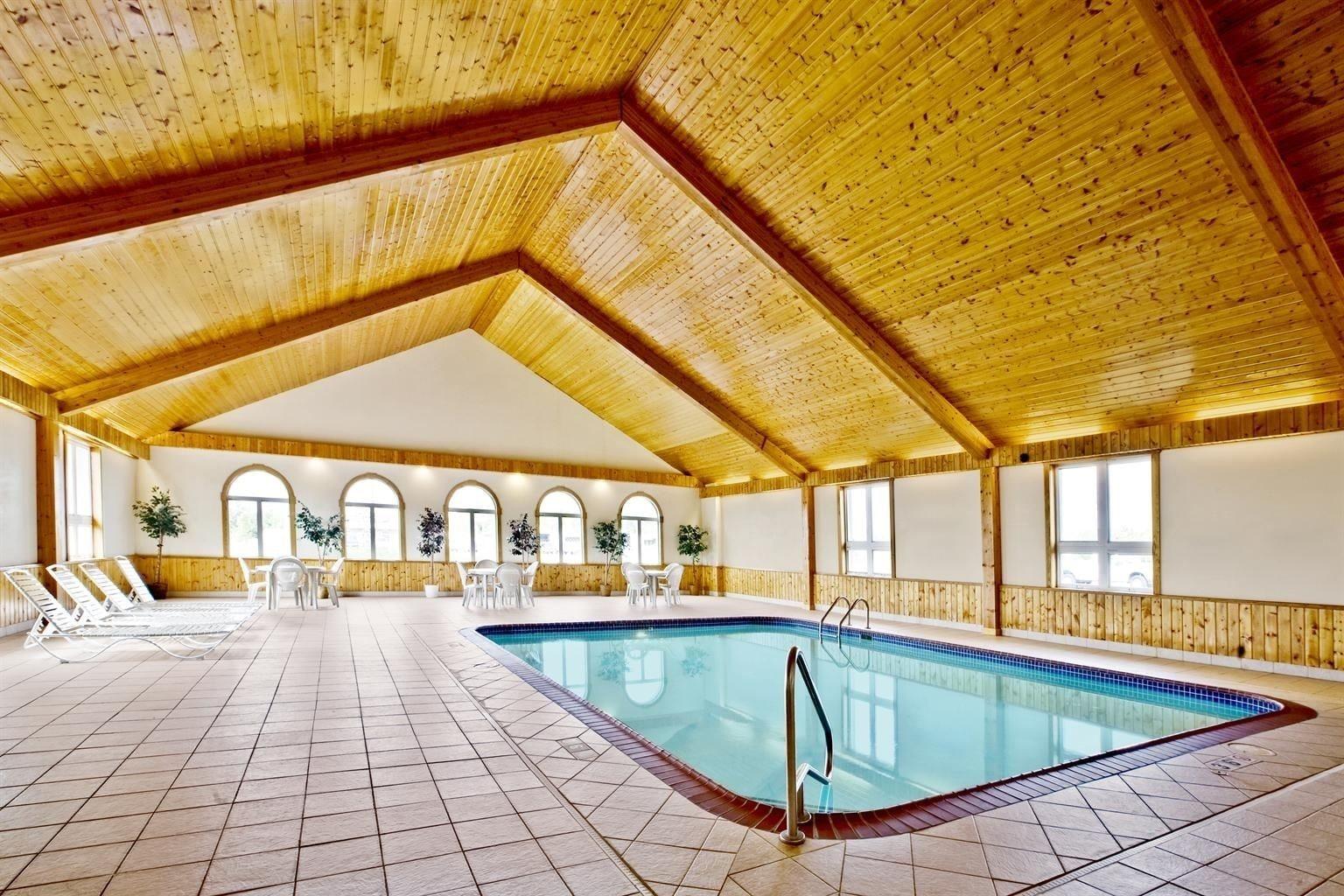 Vista Piscina Americas Best Value Inn & Suites Thief River Falls