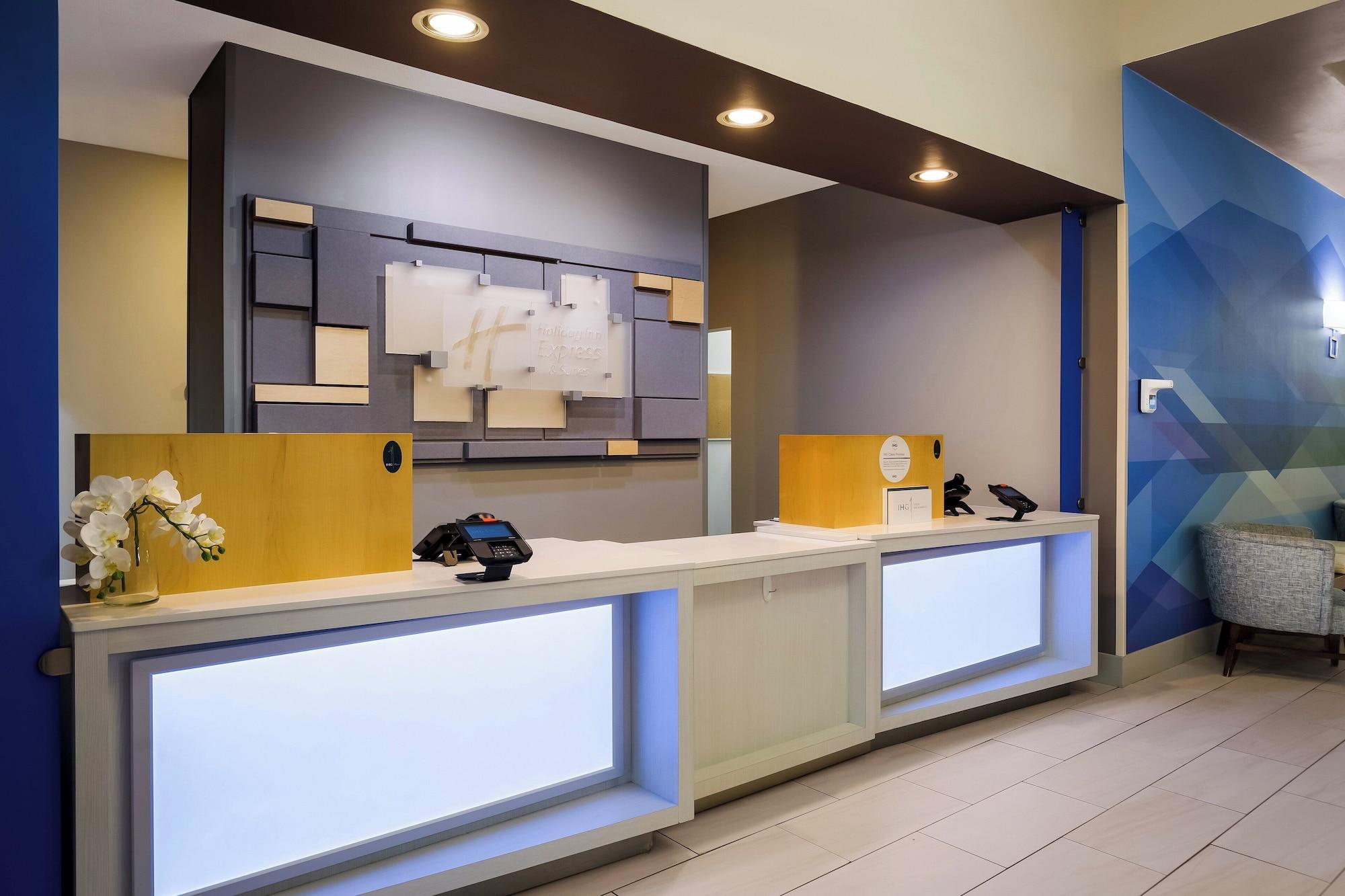 Vista Exterior Holiday Inn Express and Suites Newton by IHG
