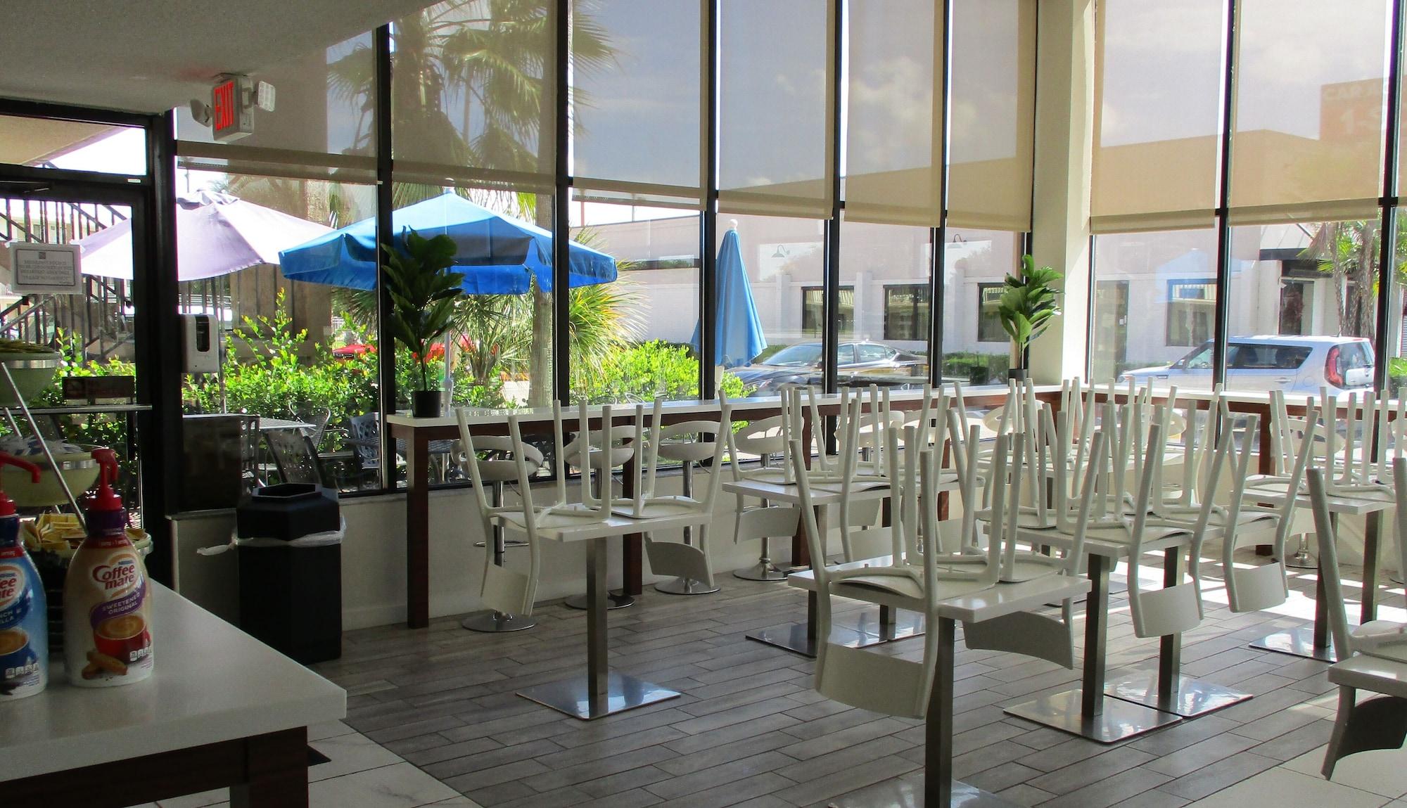 Restaurant Quality Inn & Suites Kissimmee by The Lake