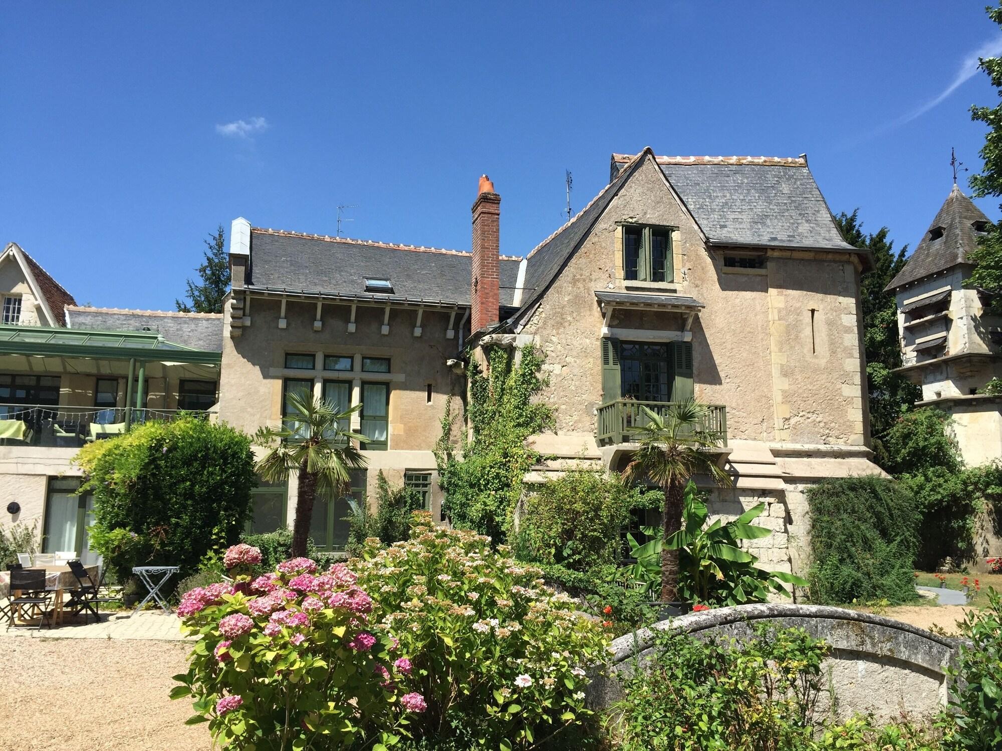 Varios Loire Valley Medieval Getaway