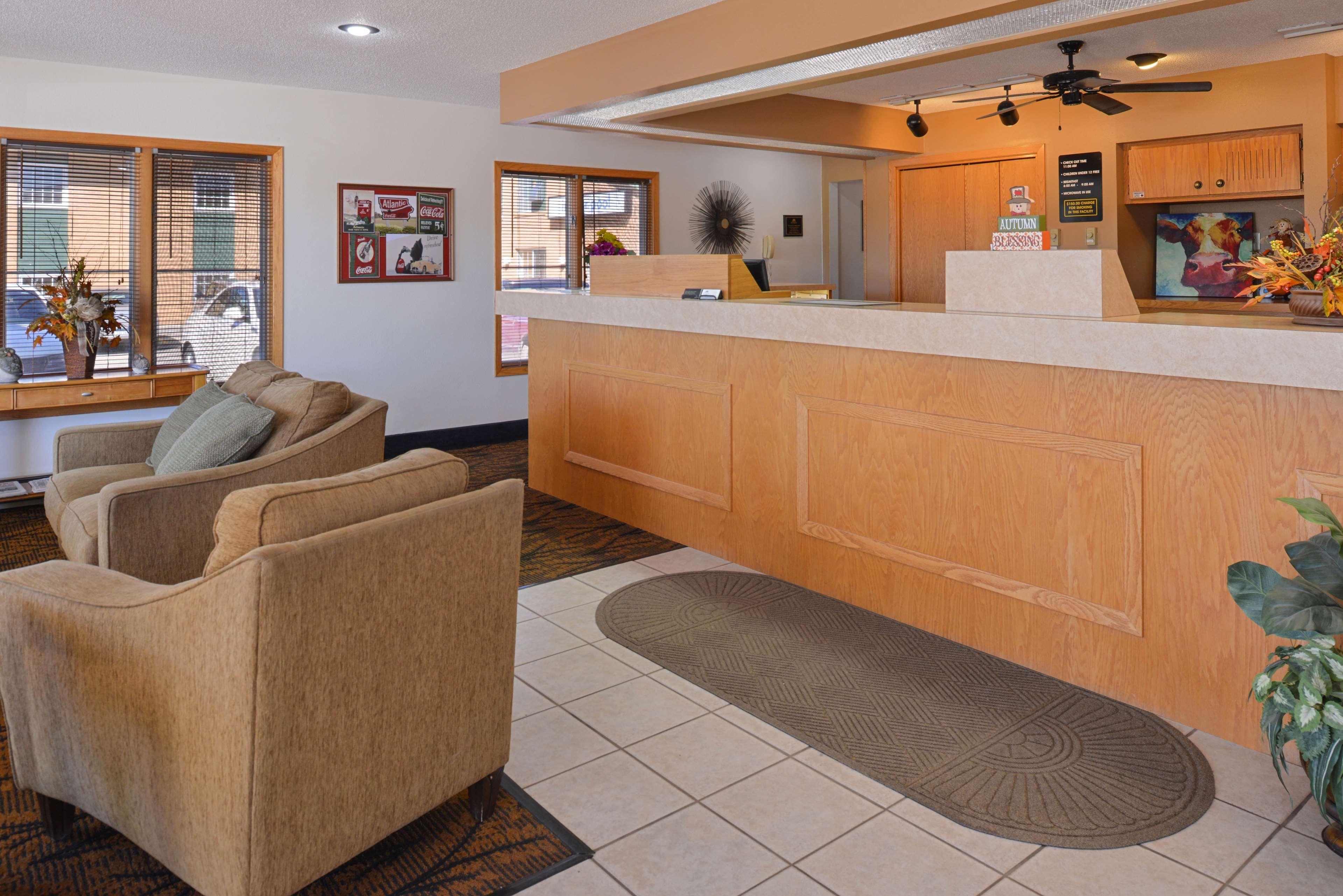 Vista Lobby Americas Best Value Inn & Suites Atlantic
