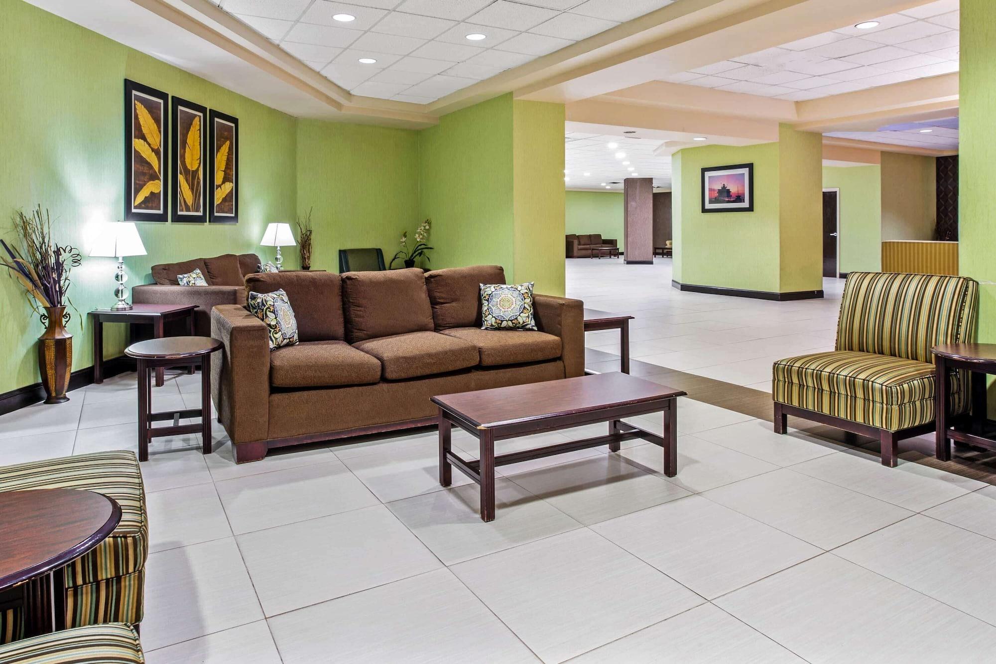 Vista Lobby La Quinta Inn & Suites by Wyndham Salisbury