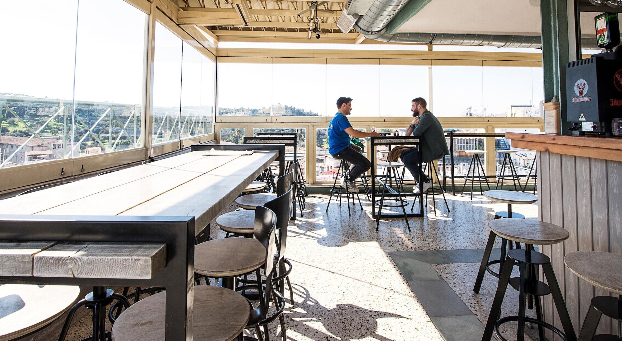 Bar/Salón Safestay Athens Monastiraki