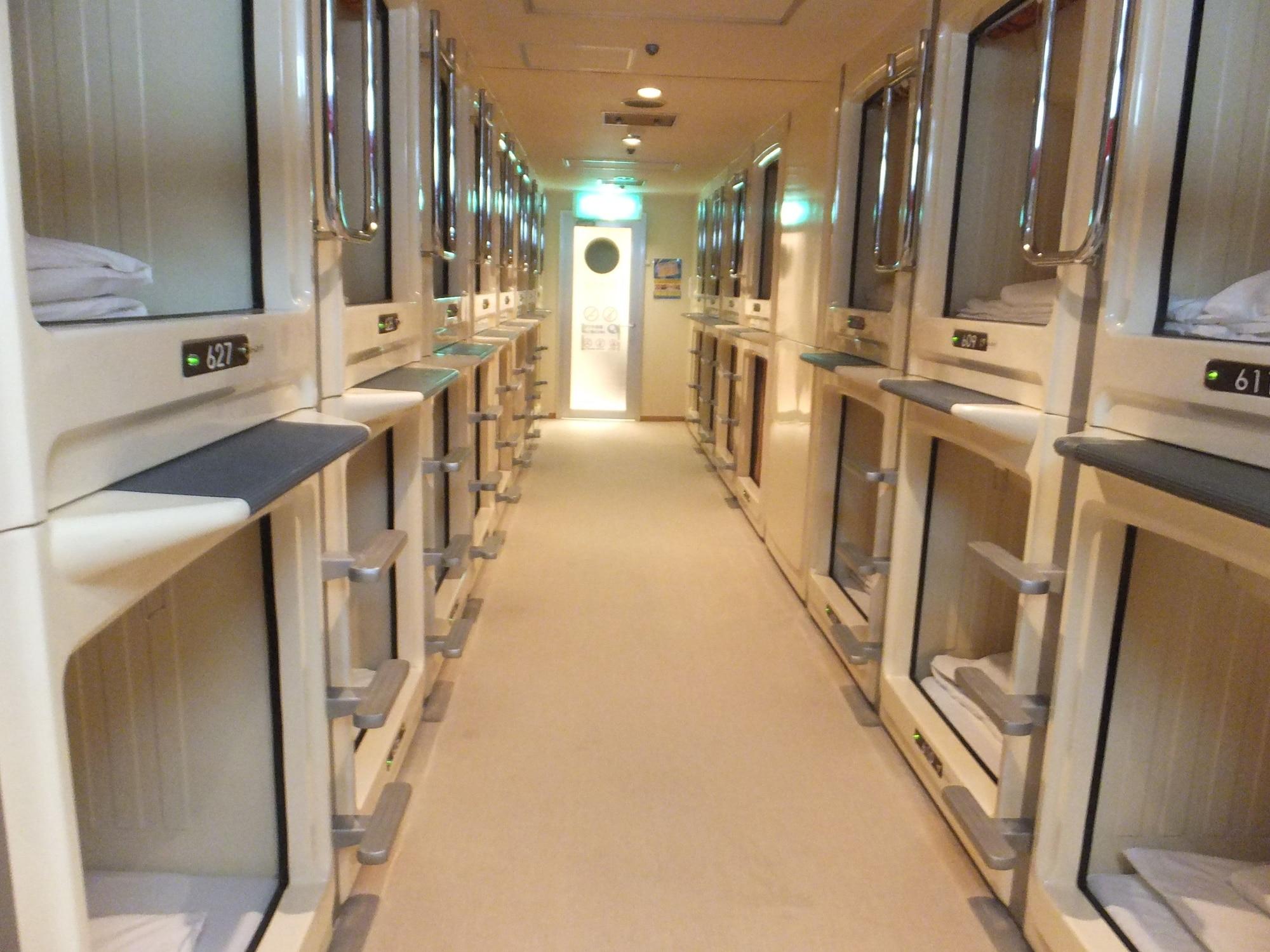 Varios Capsule Hotel Wellbe Sakae - Caters to Men