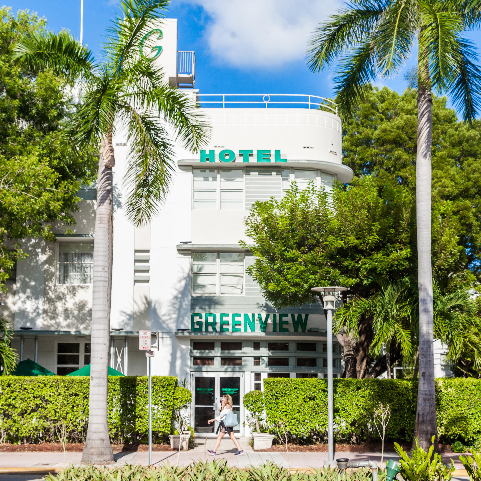 Vista Exterior Greenview Hotel by Lowkl