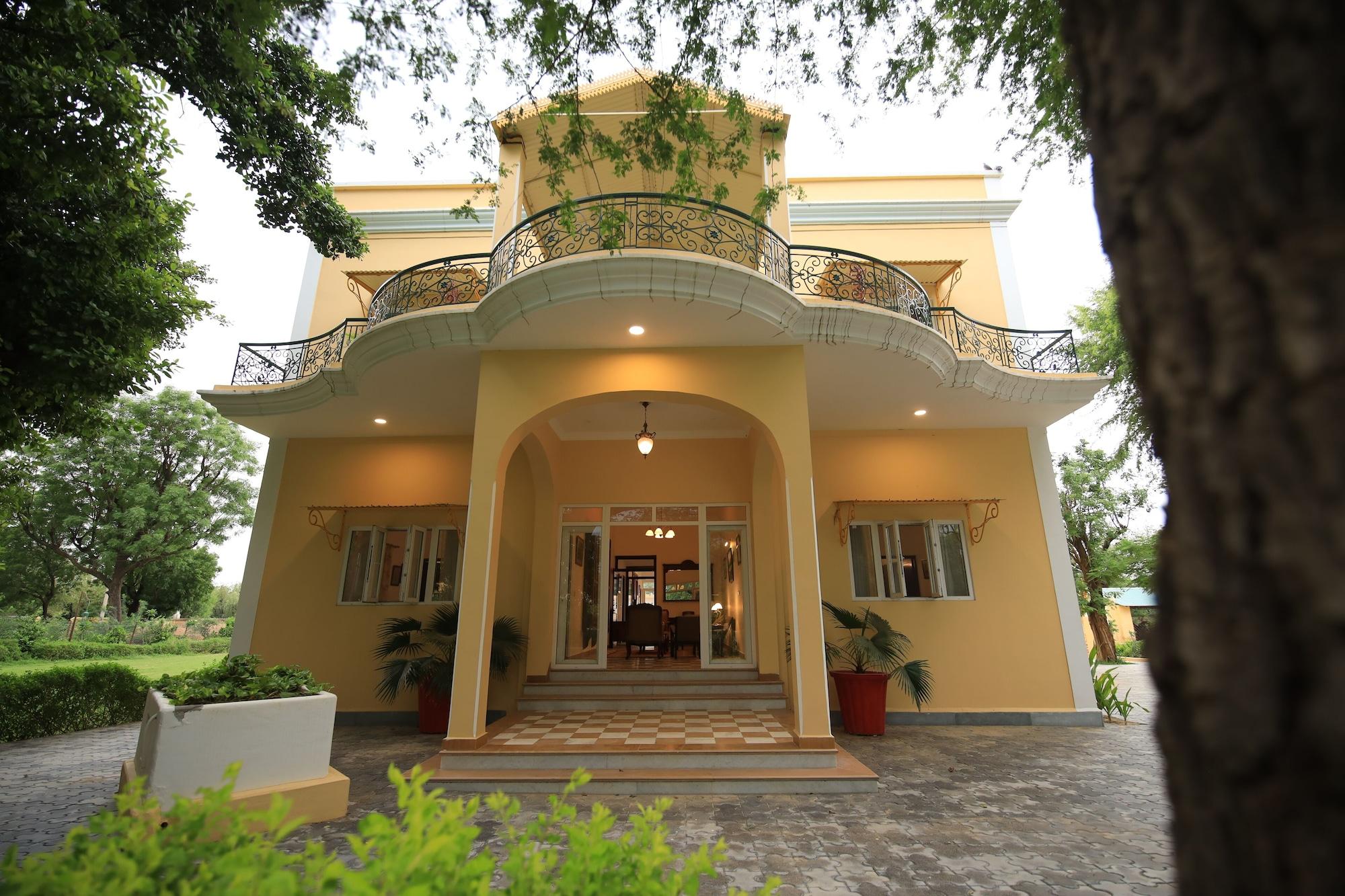 Vista Exterior Roop Niwas Kothi