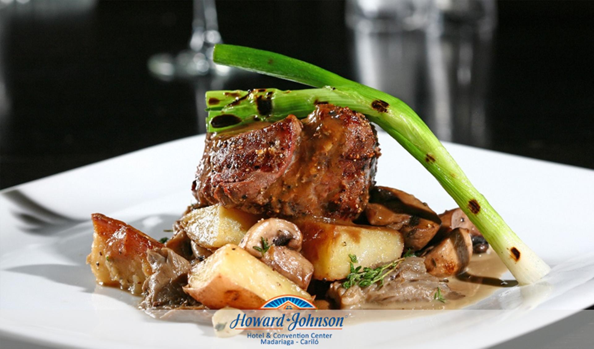 Restaurant Howard Johnson Hotel & Convention Center Madariaga Carilo