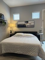 Alquiler Vacacional - SPARKLING CLEAN, Modern 1 BR Guesthouse