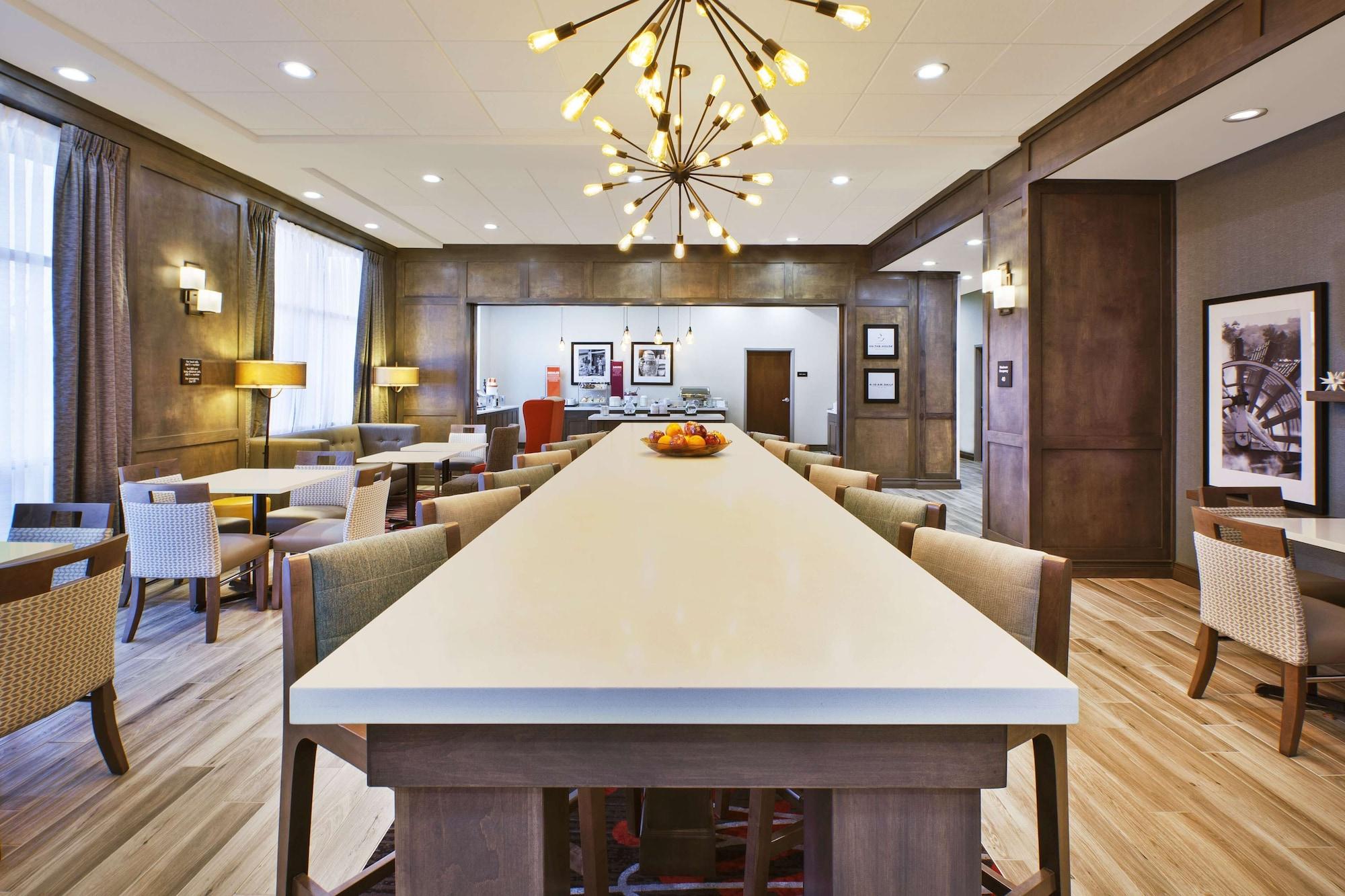 Restaurant Hampton Inn by Hilton Detroit Dearborn