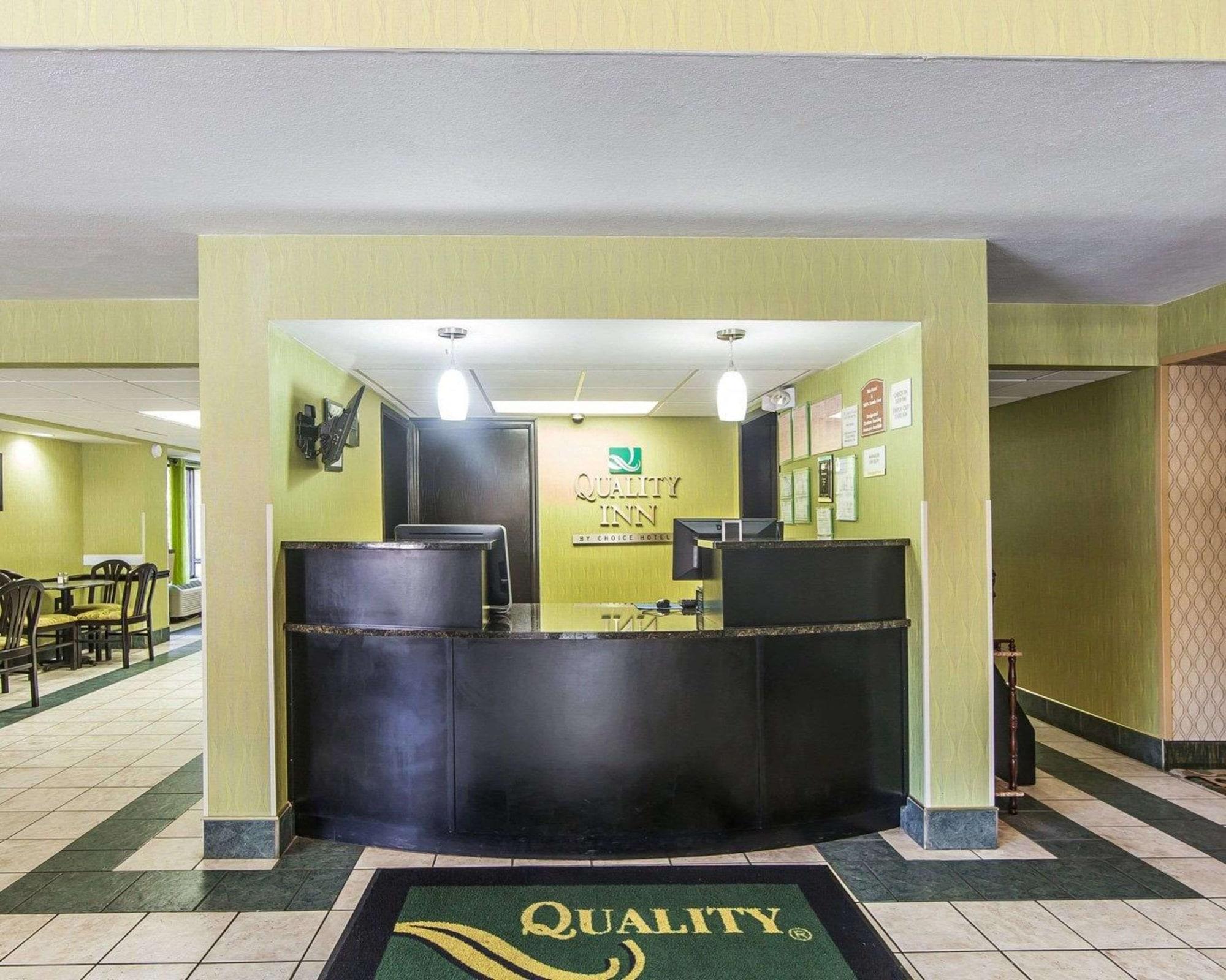 Vista Lobby Quality Inn West