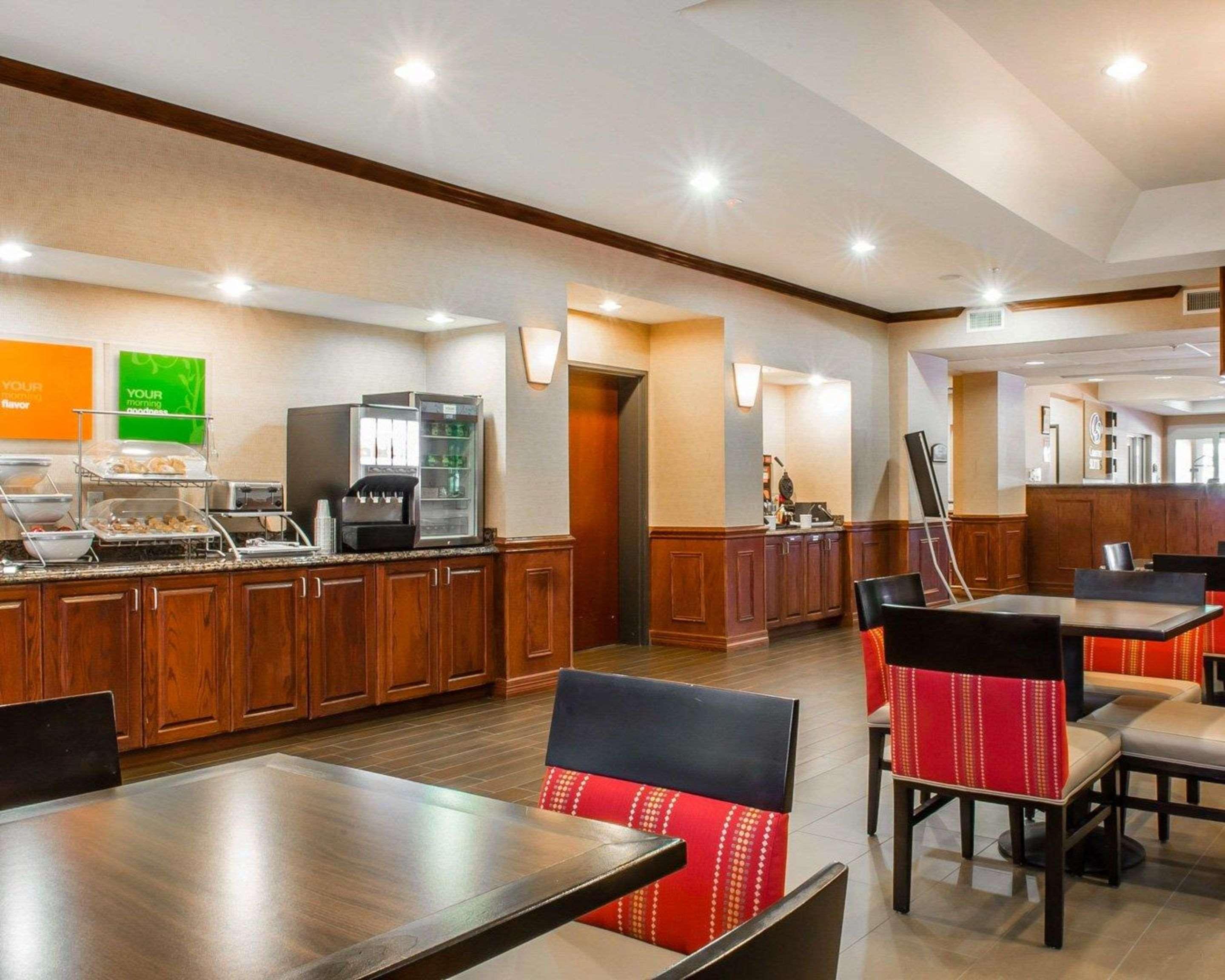Restaurant Comfort Suites Near Texas A&M University - Corpus Christi