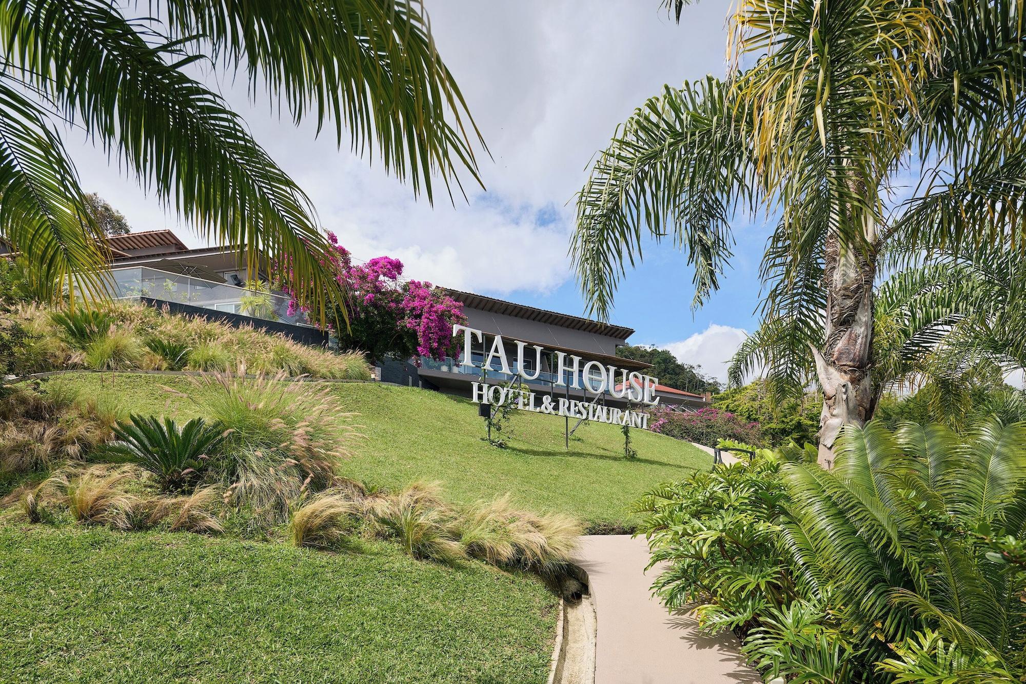 Vista Exterior Tau House