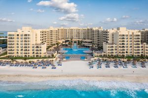 Hoteles Cerca de La Isla Shopping Village 5 Estrellas para Adultos