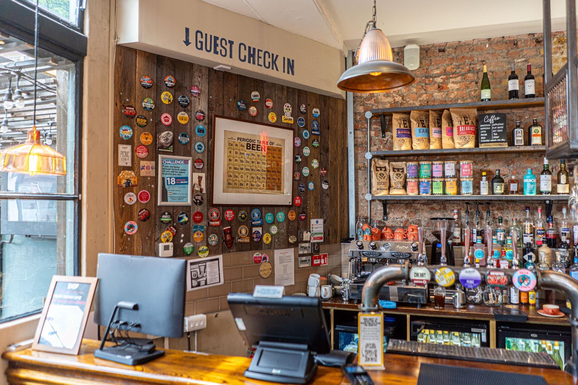 Vista Lobby PubLove @ The Crown, Battersea - Hostel