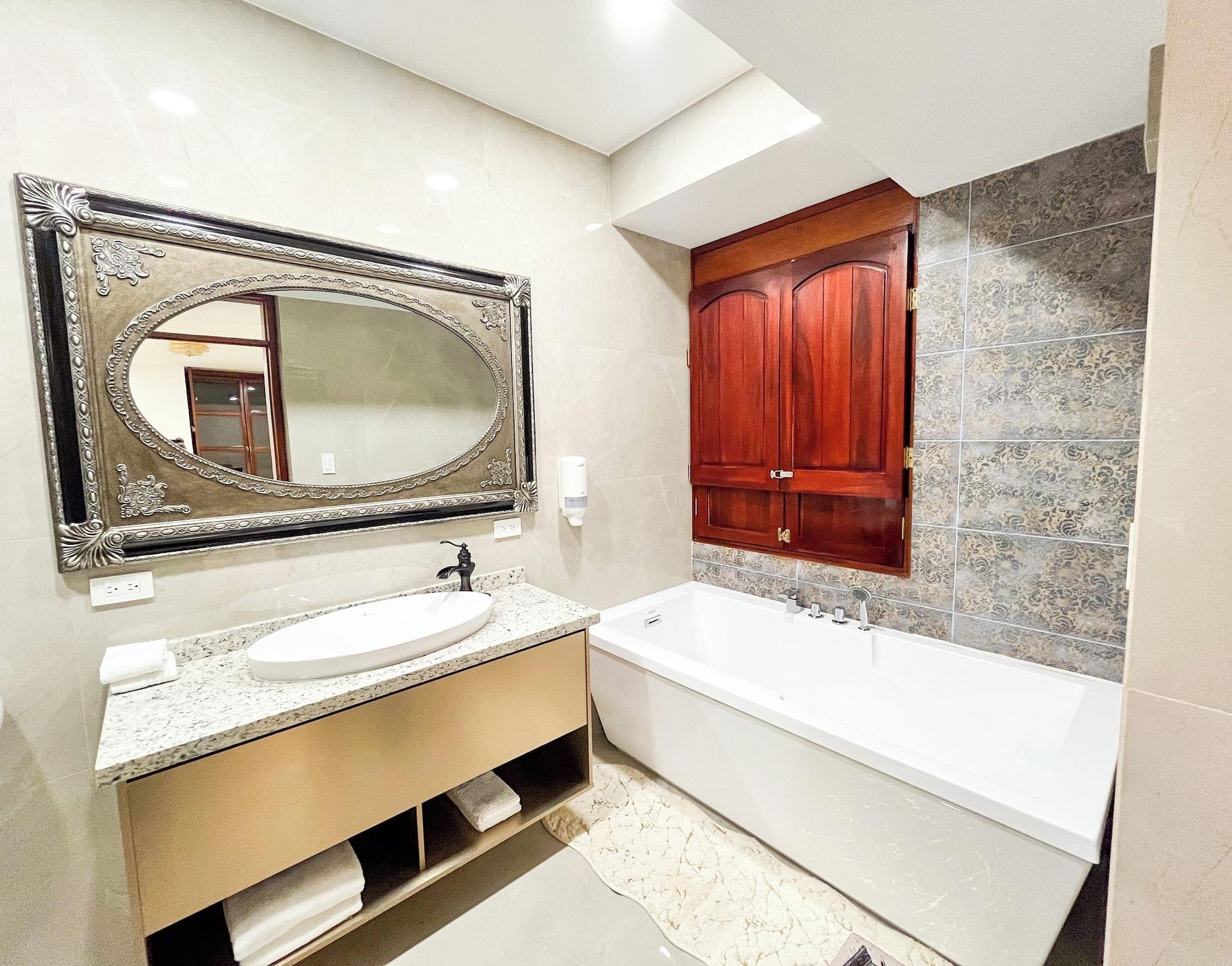 Equipamiento de Habitación Hotel & Rooftop King Experience by David