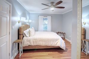 Alquiler Vacacional - Cottage in the Oaks  is a  restored Historical Cottage from the late 1800’s