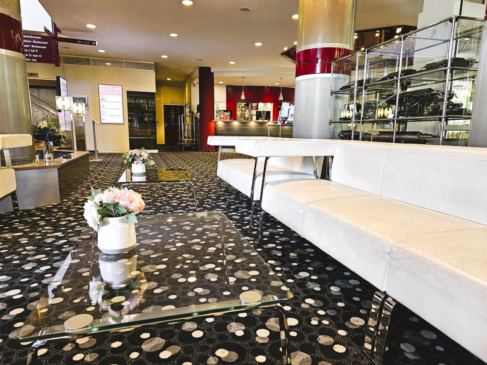 Vista Lobby Arvena Park