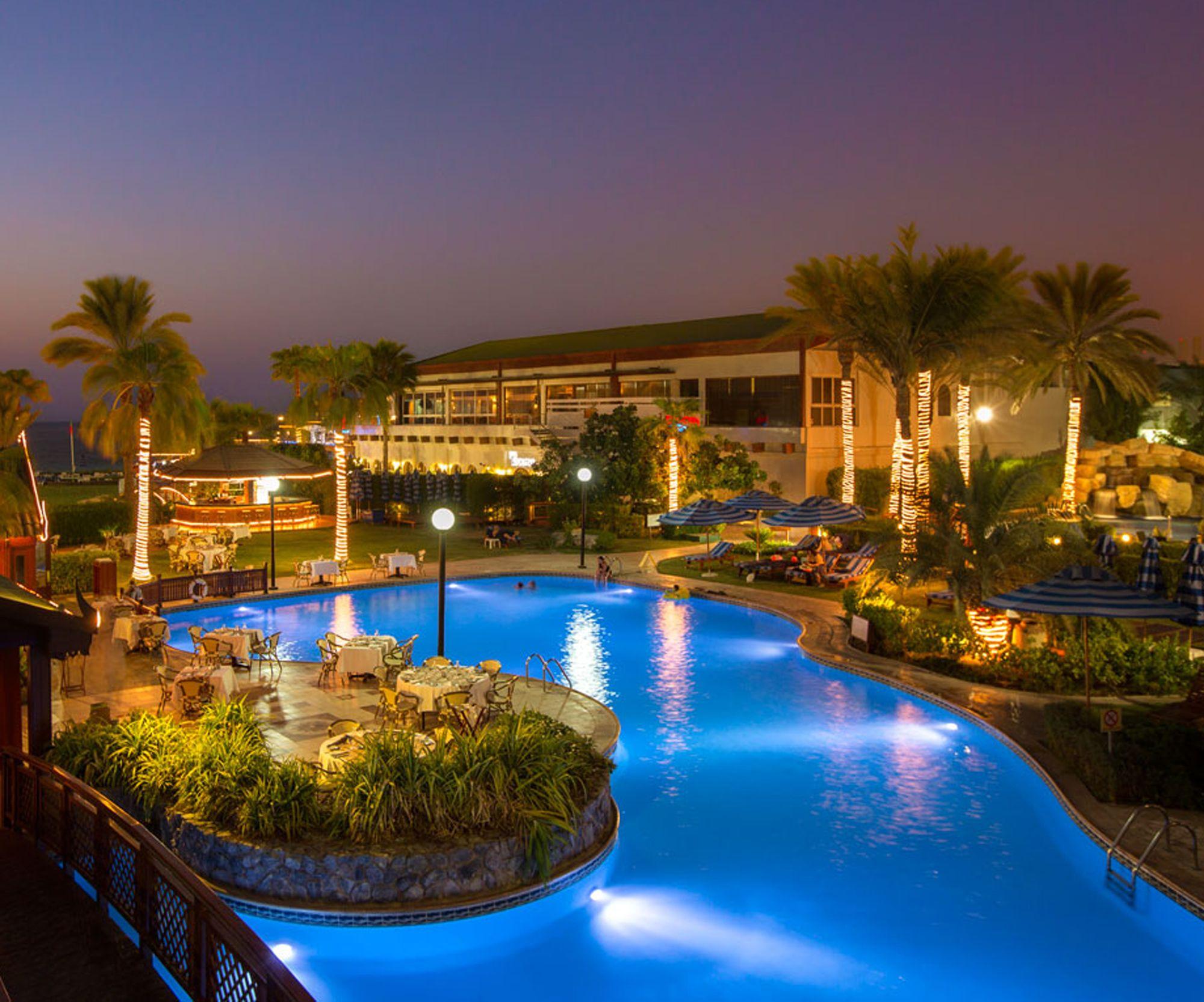 Vista da piscina Dubai Marine Beach Resort & Spa