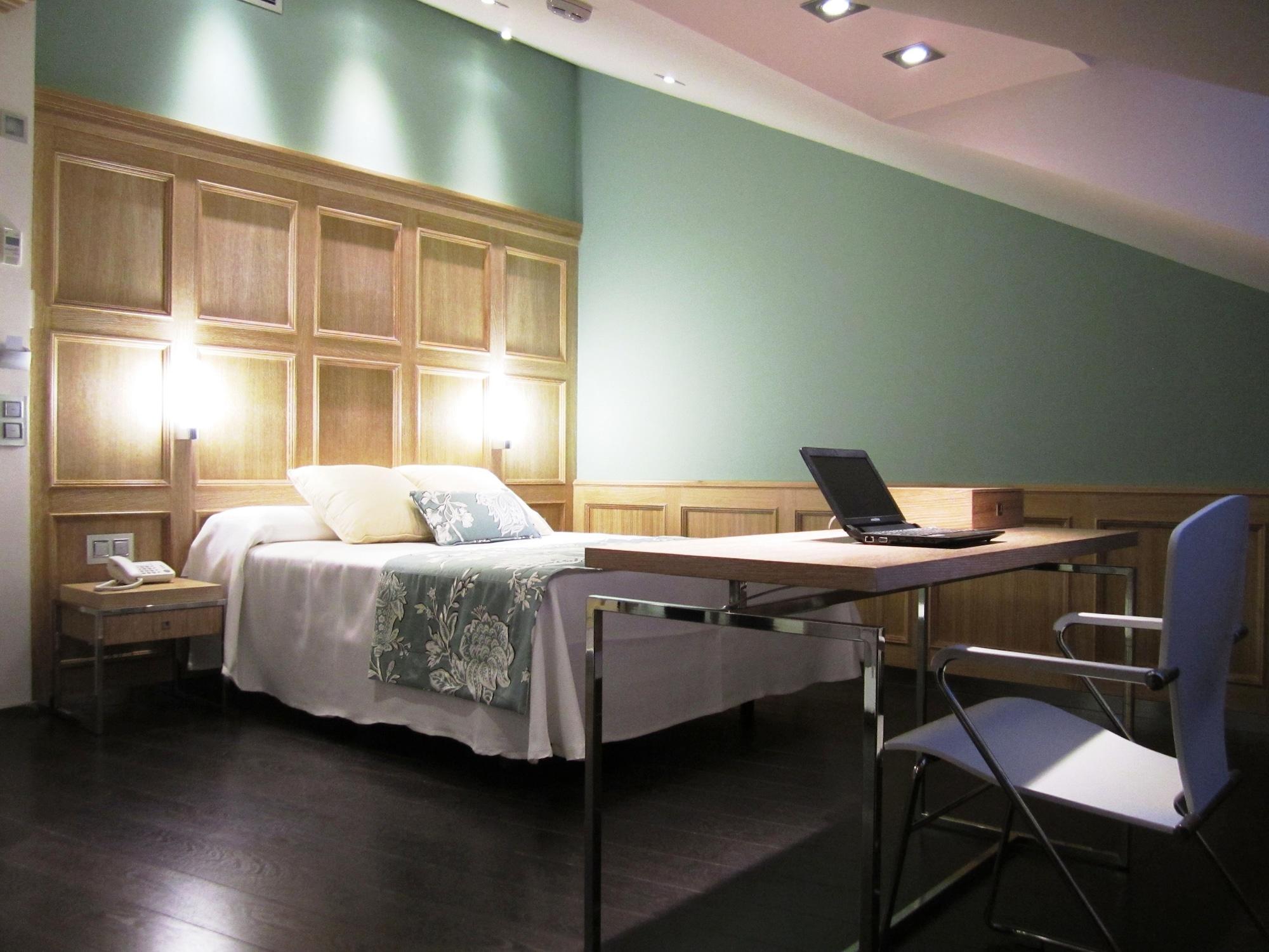 Varios Hotel Via Gotica