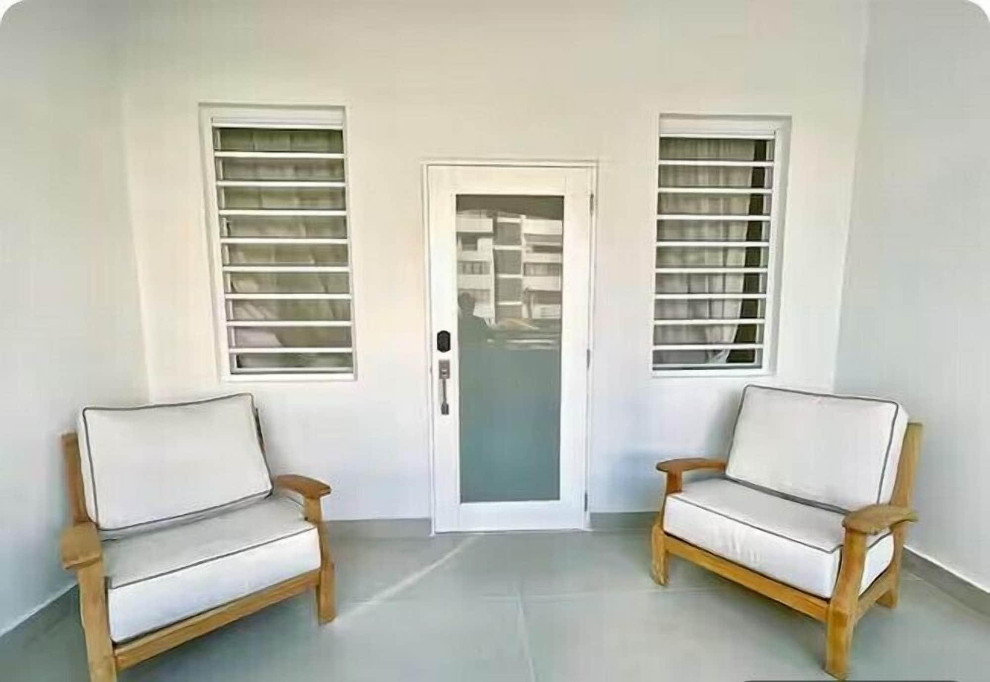 Equipamiento de Habitación Breathtaking 3-Br Beachside Apt