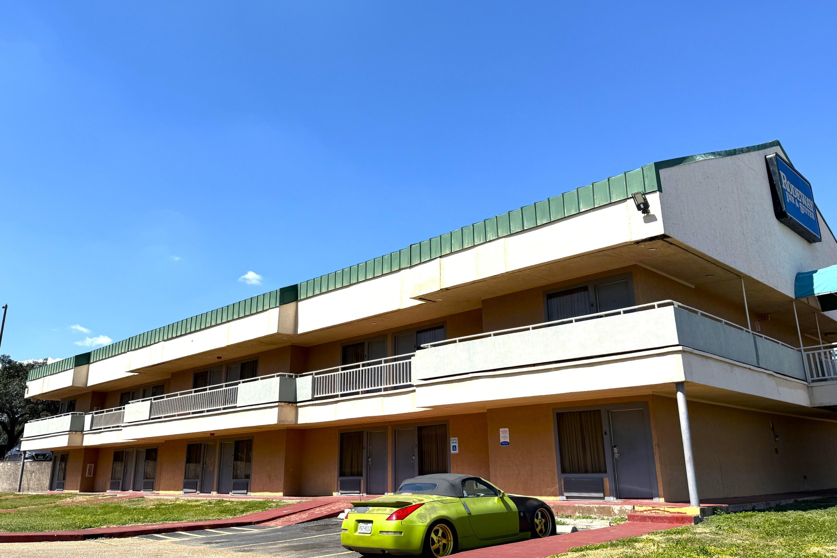 Vista Exterior Homegate Studios & Suites San Antonio Medical Center