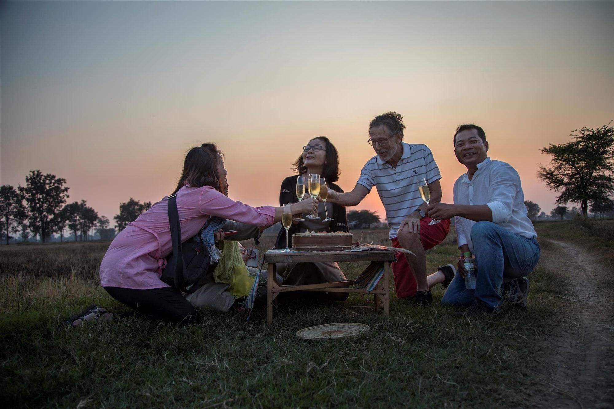 Vista Lobby Maisons Wat Kor