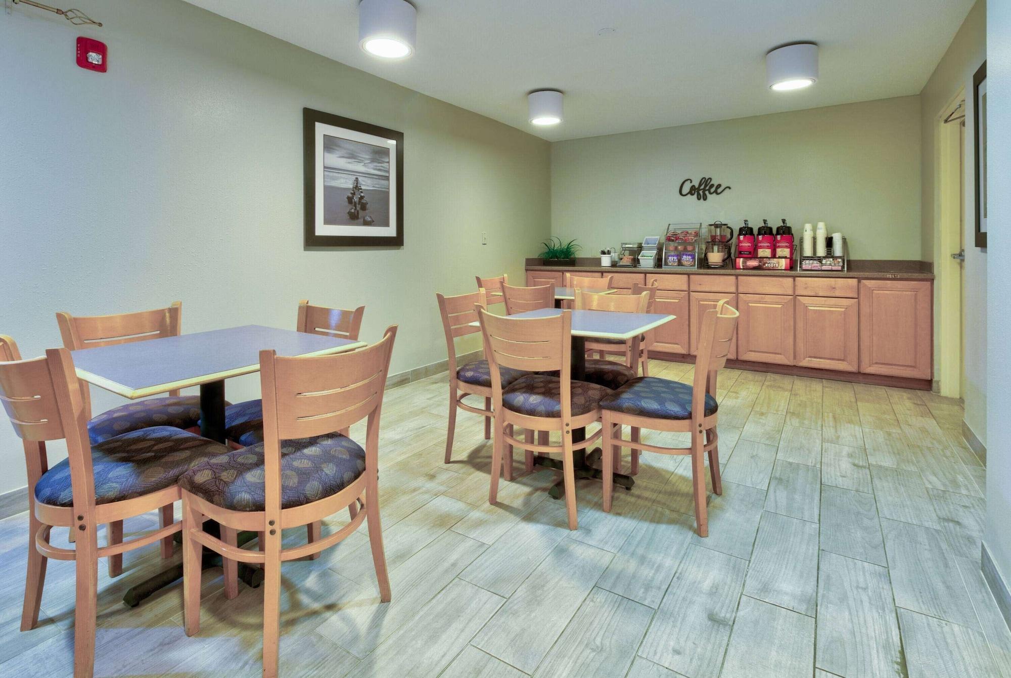 Restaurant Super 8 by Wyndham Diberville Biloxi Area