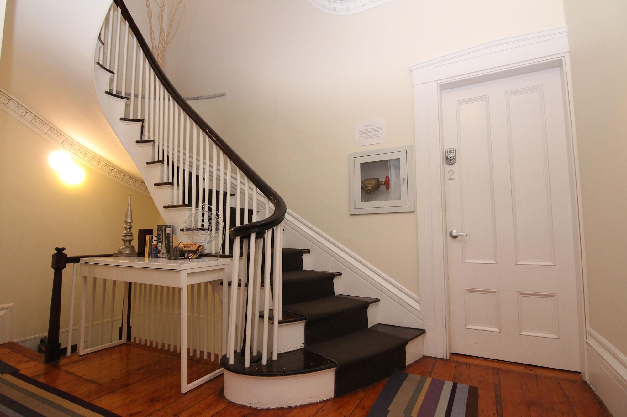 Vista Lobby Maverick Suites at 40 Temple St