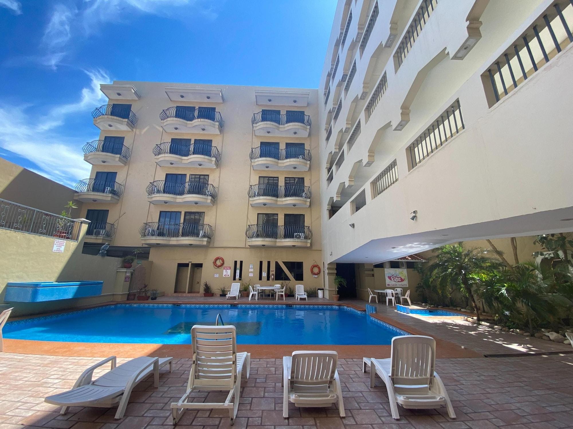 Vista Piscina Grand Royal Tampico