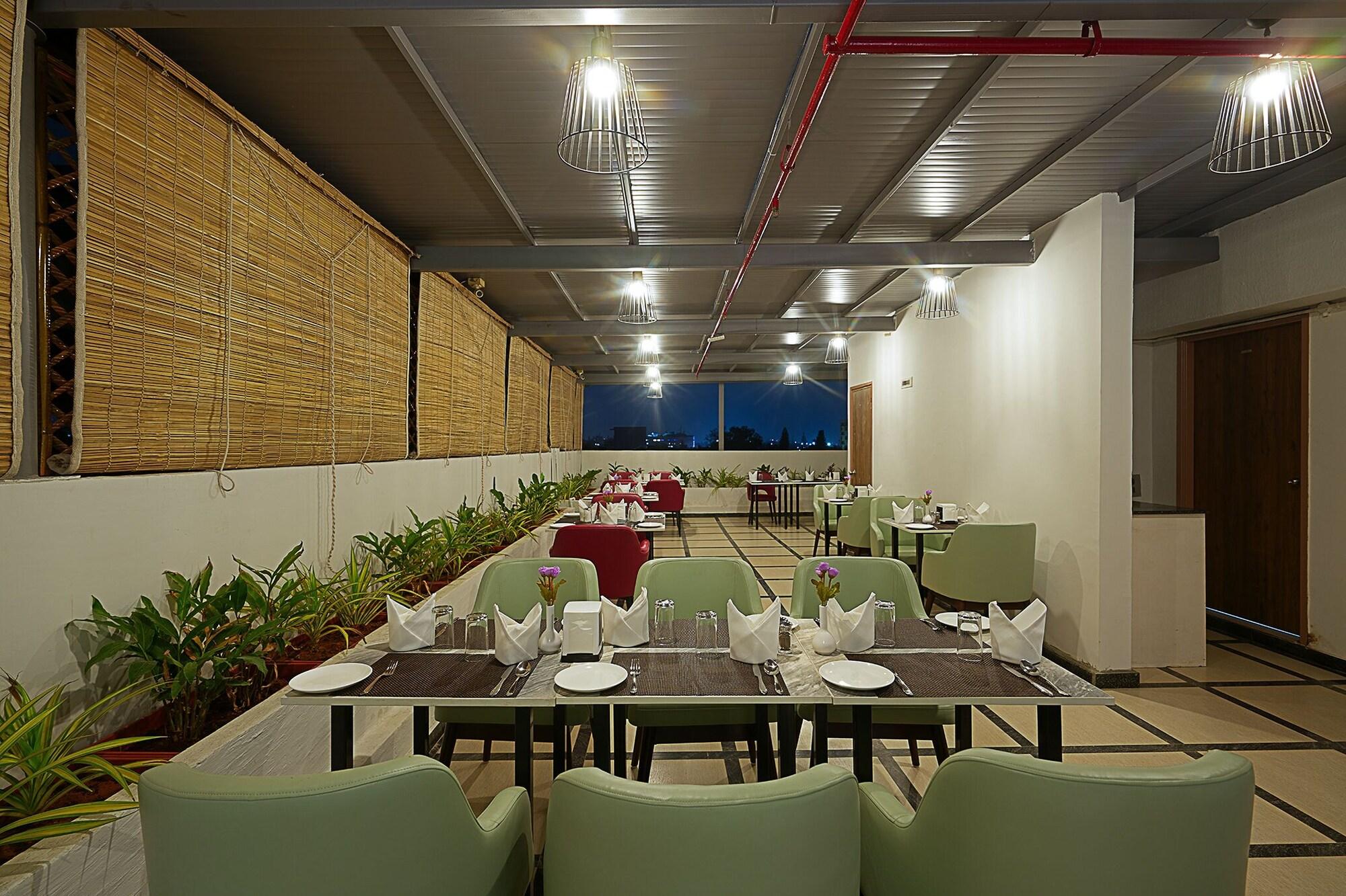 Restaurant Grand Continent Malleshwaram A Sarovar Portico Affiliate Hotel