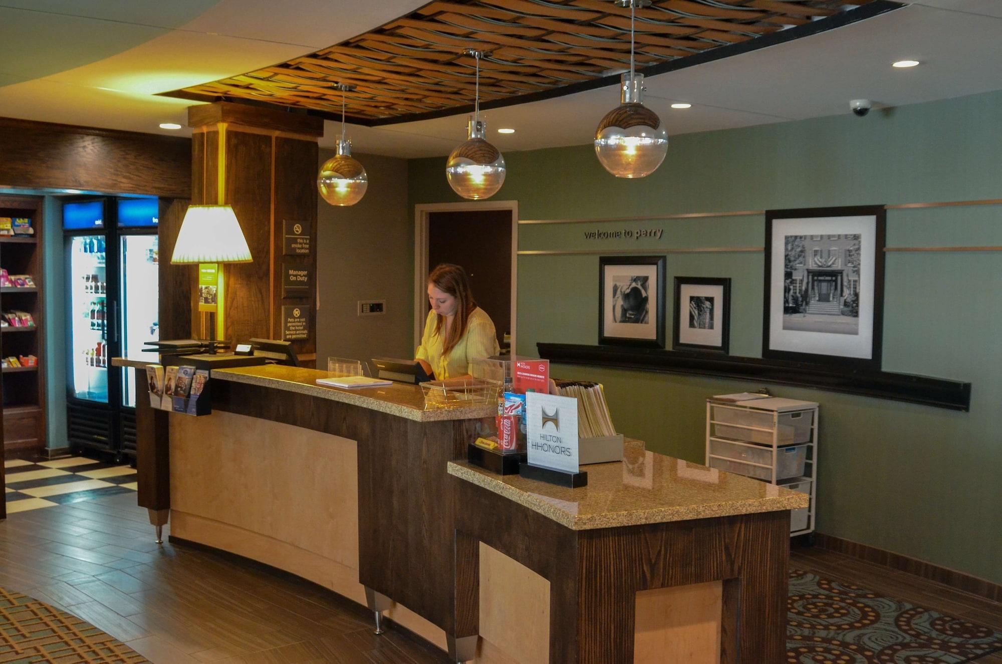 Vista Lobby Hampton Inn Perry