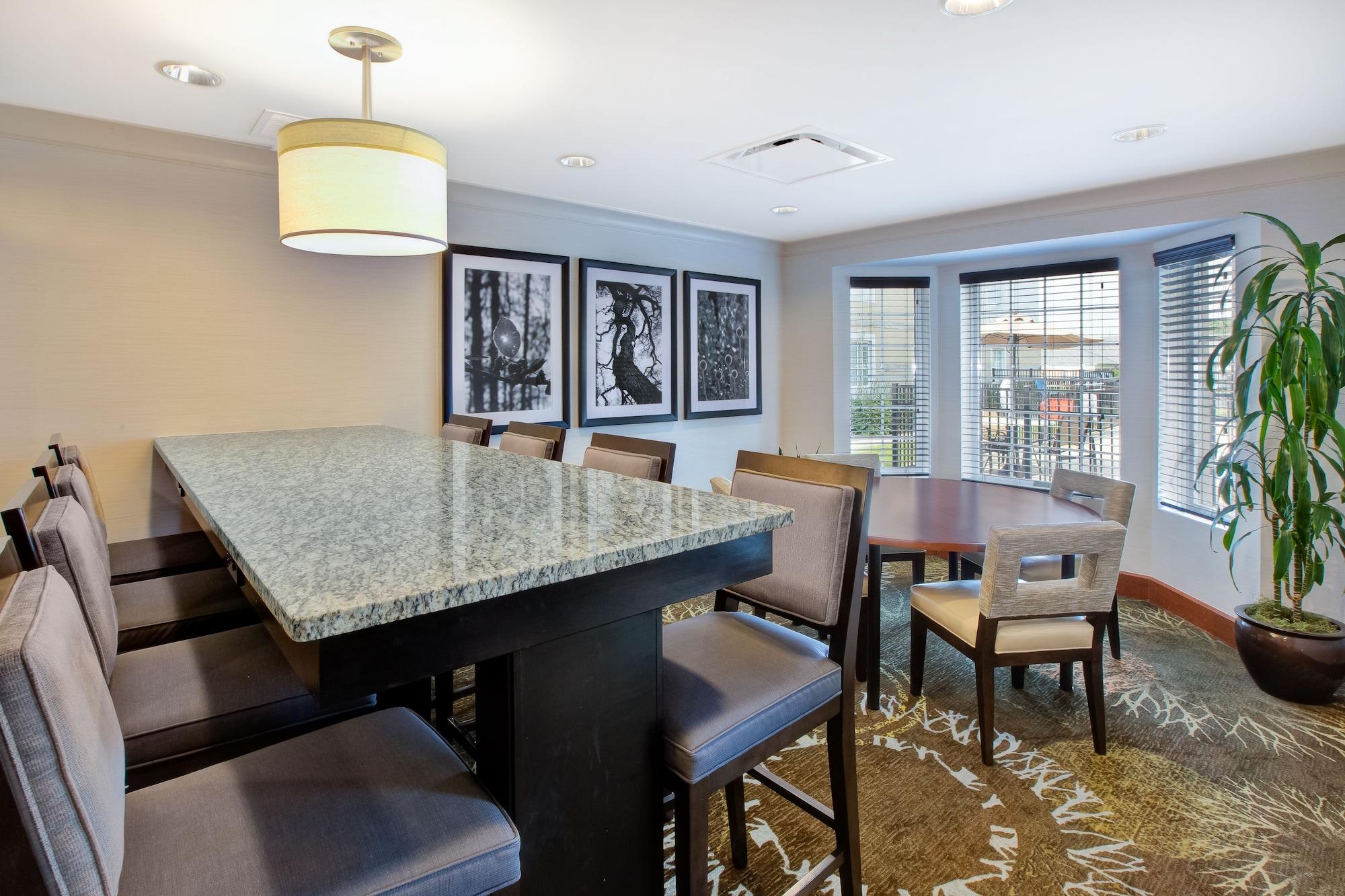 Restaurant Staybridge Suites Cleveland Mayfield Heights Beachwood by IHG