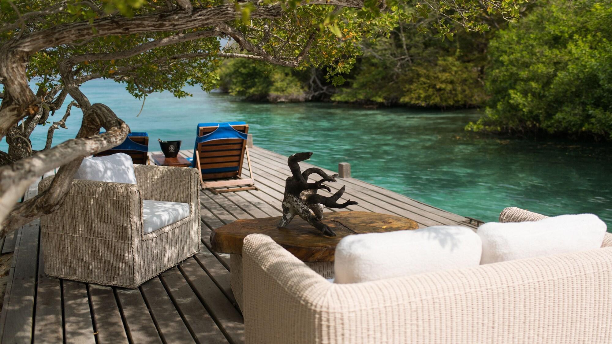 Varios Hotel Coralina Island