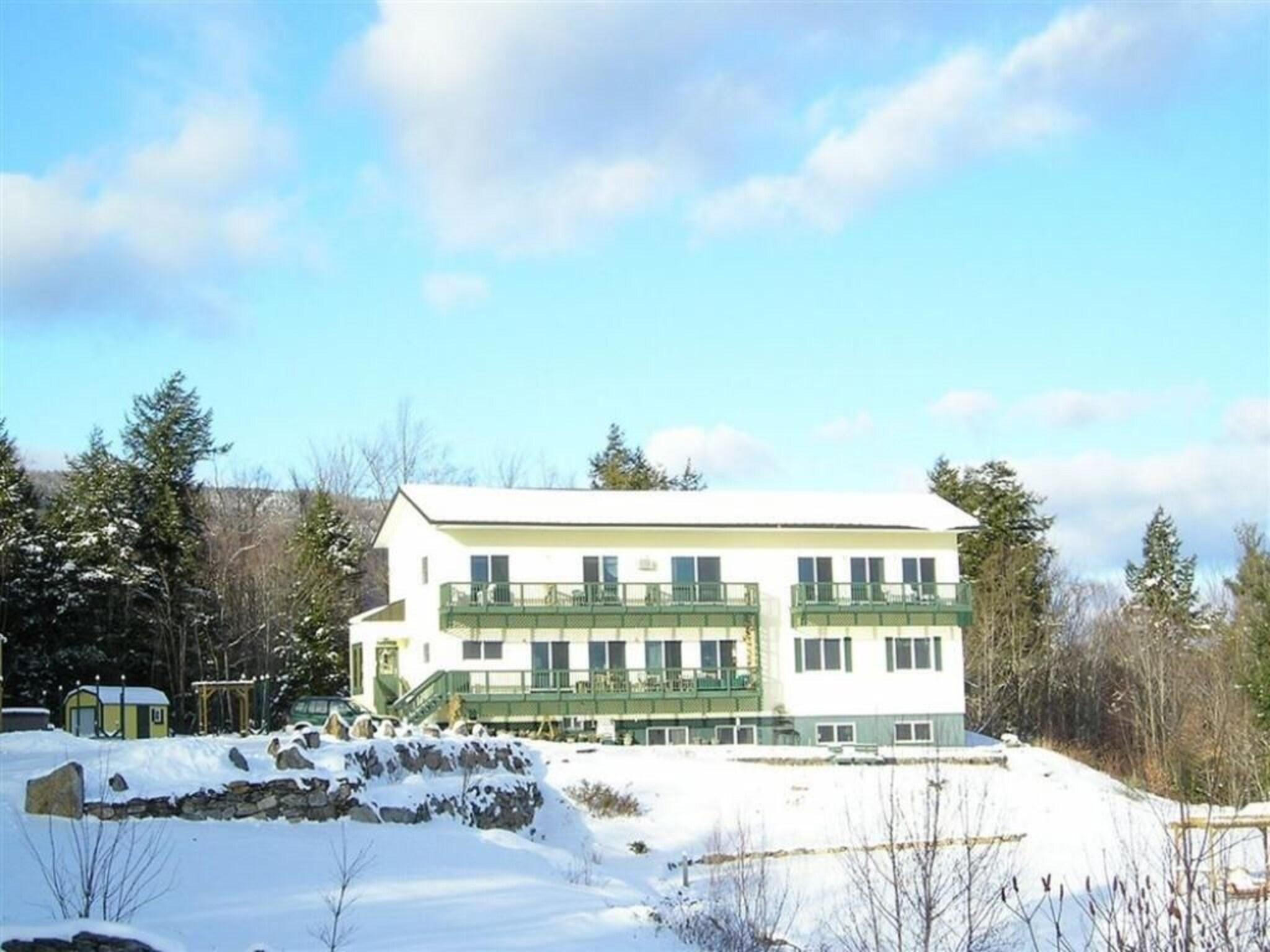 Vista Exterior Coppertoppe Inn and Retreat Center